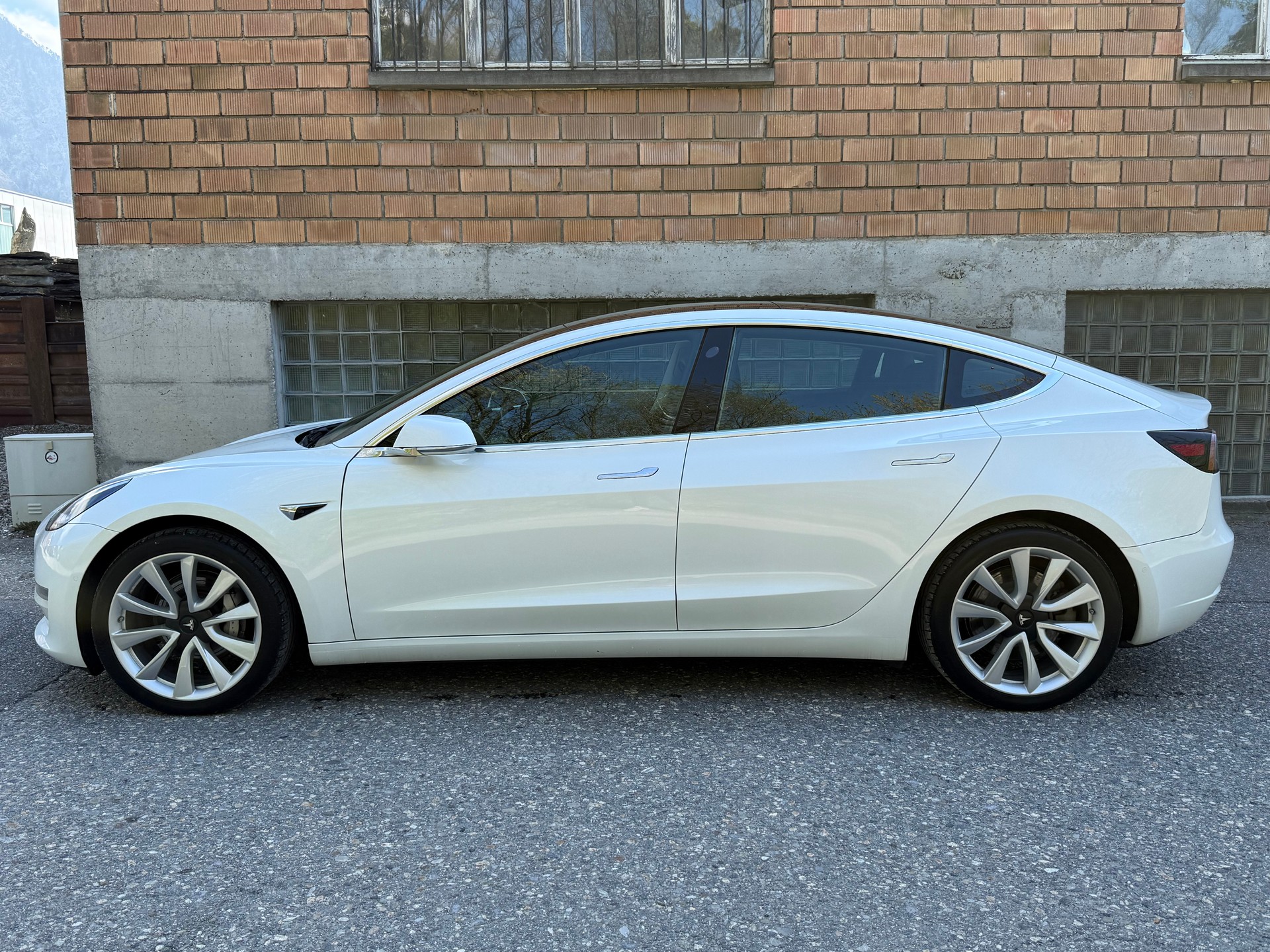 TESLA Model 3 Long Range Dual Motor AWD-image-7
