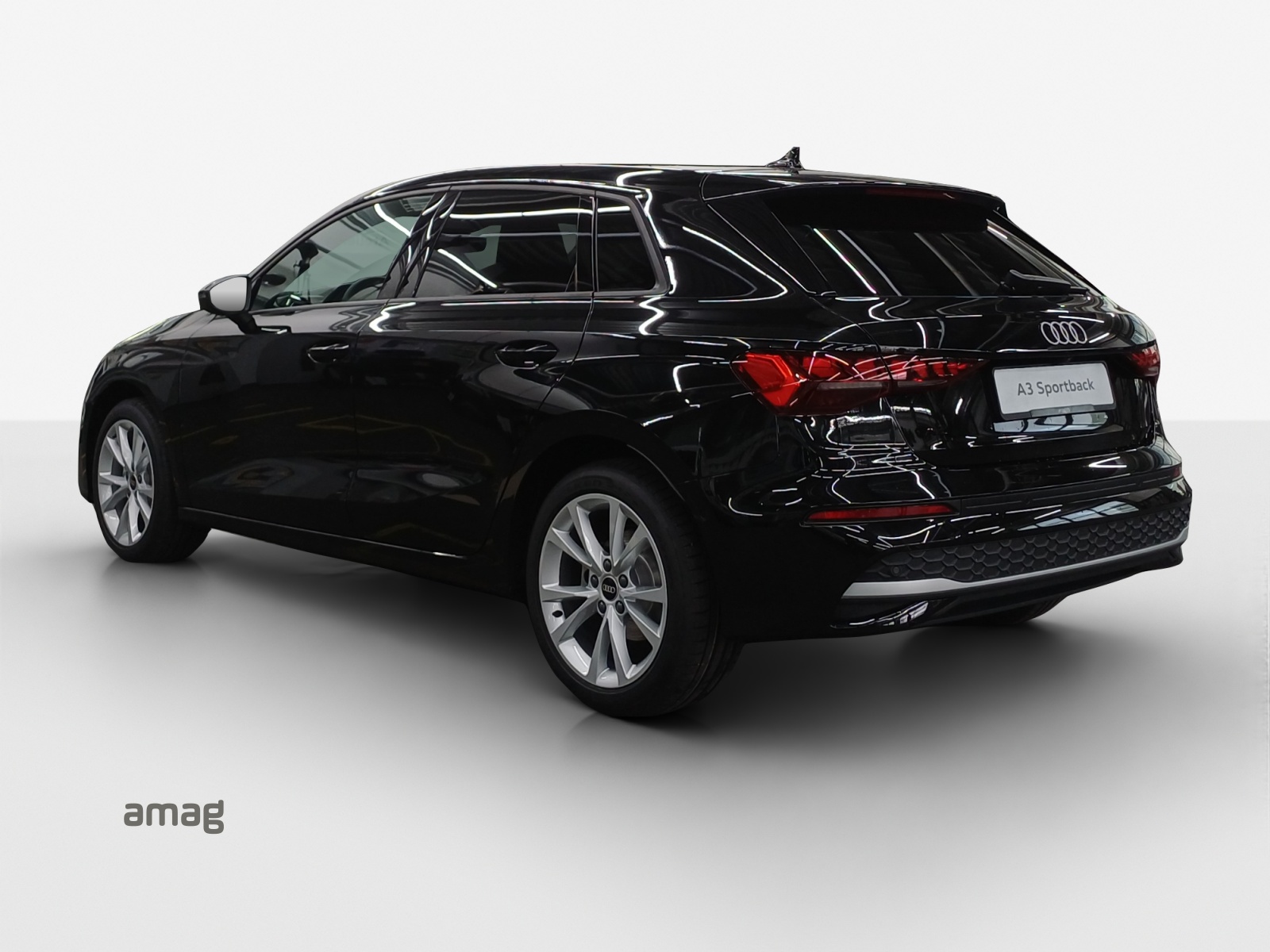 AUDI A3 Sportback TFSI 110 kW Attraction S tronic-image-1