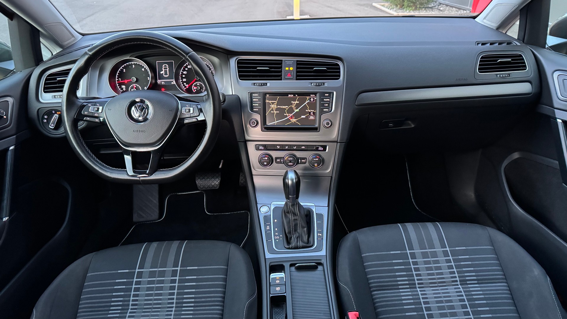 VW Golf 2.0 TDI Lounge DSG-image-10