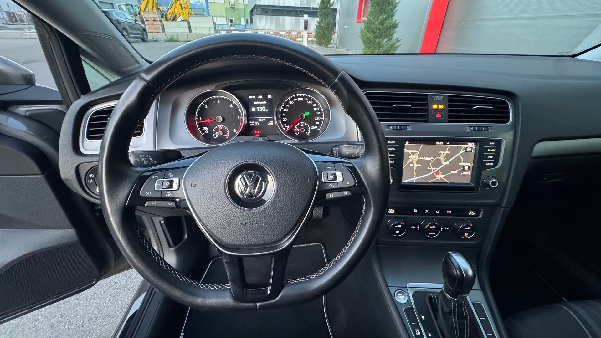 VW Golf 2.0 TDI Lounge DSG-image-13