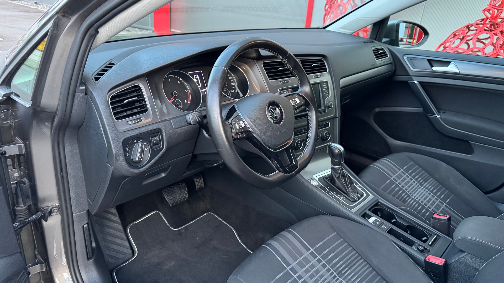 VW Golf 2.0 TDI Lounge DSG-image-7