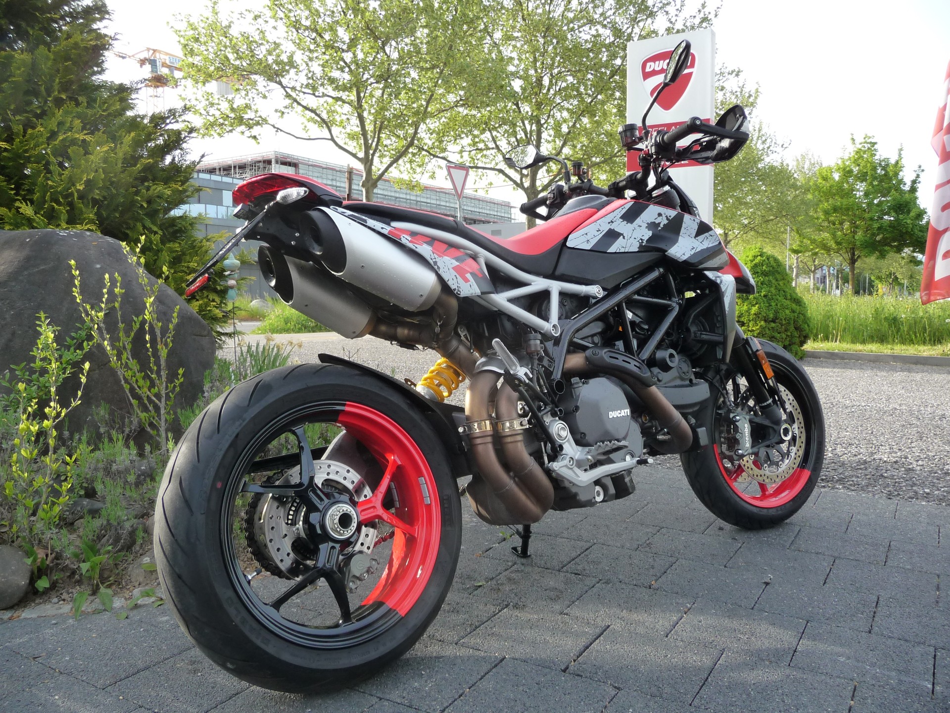 DUCATI Hypermotard 950 RVE-showroom-element-2