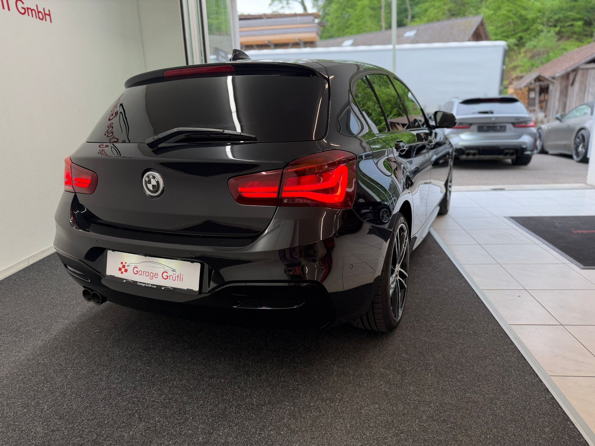 BMW 120d xDrive Edition M Sport Steptronic-image-17