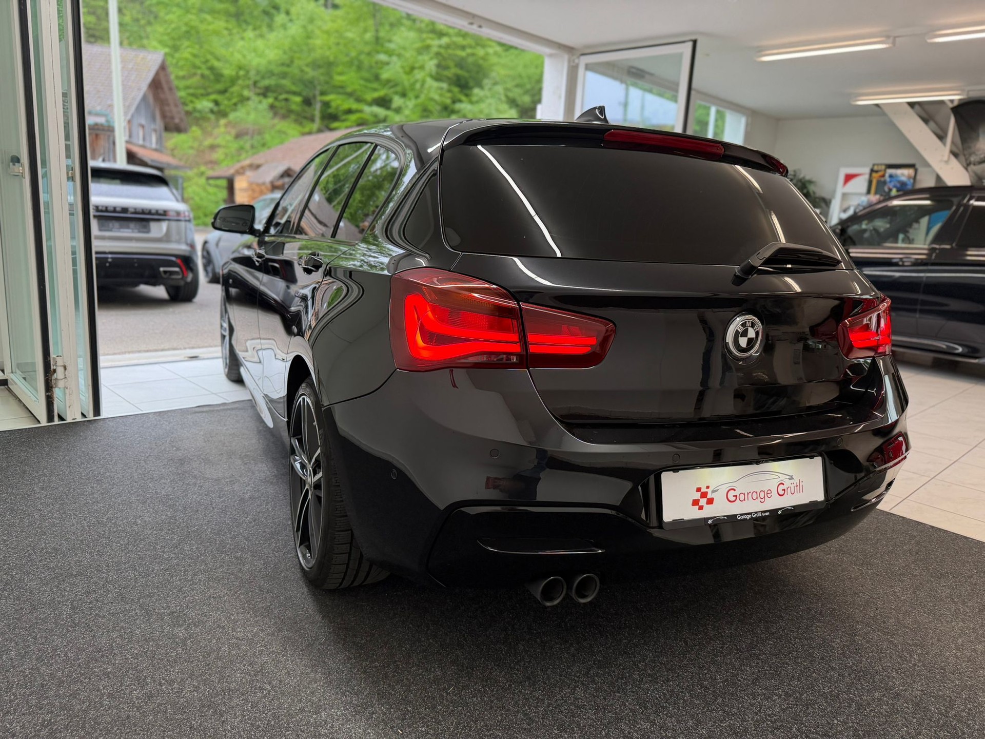 BMW 120d xDrive Edition M Sport Steptronic-image-16