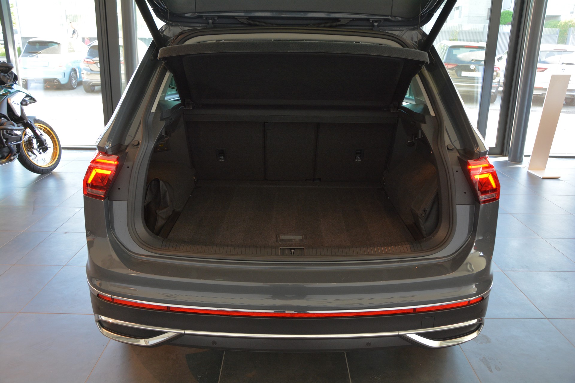 VW Tiguan 2.0TSI Elegance 4Motion DSG-image-14