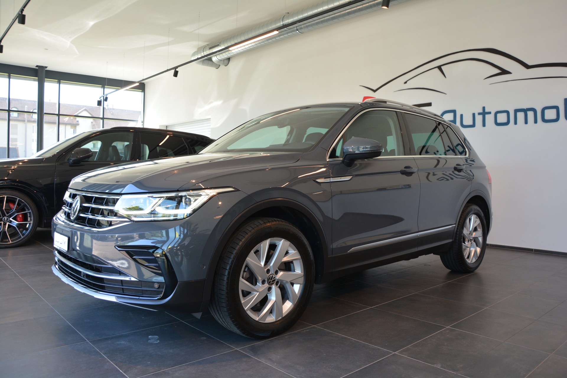 VW Tiguan 2.0TSI Elegance 4Motion DSG-image-1