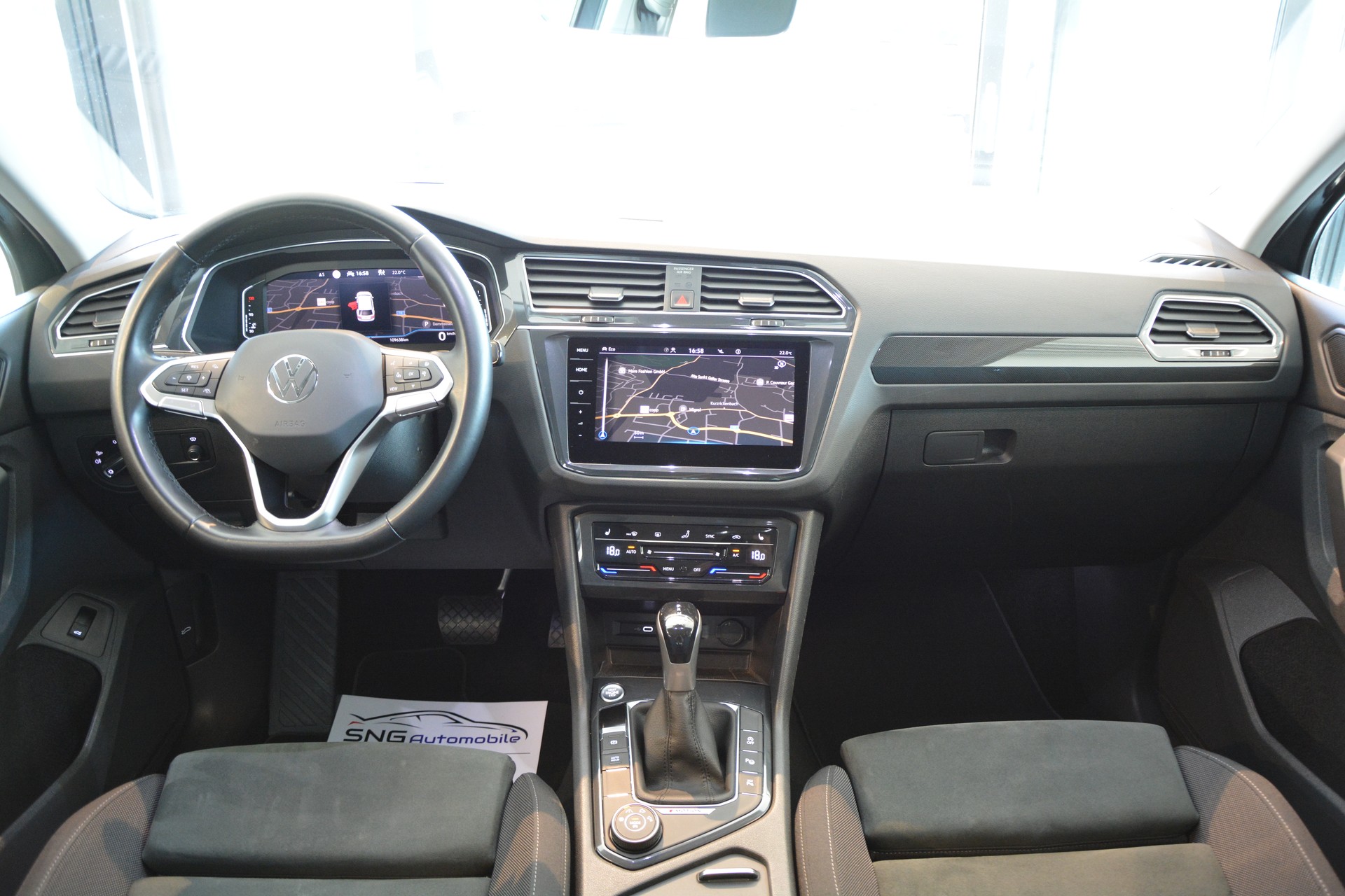 VW Tiguan 2.0TSI Elegance 4Motion DSG-image-11