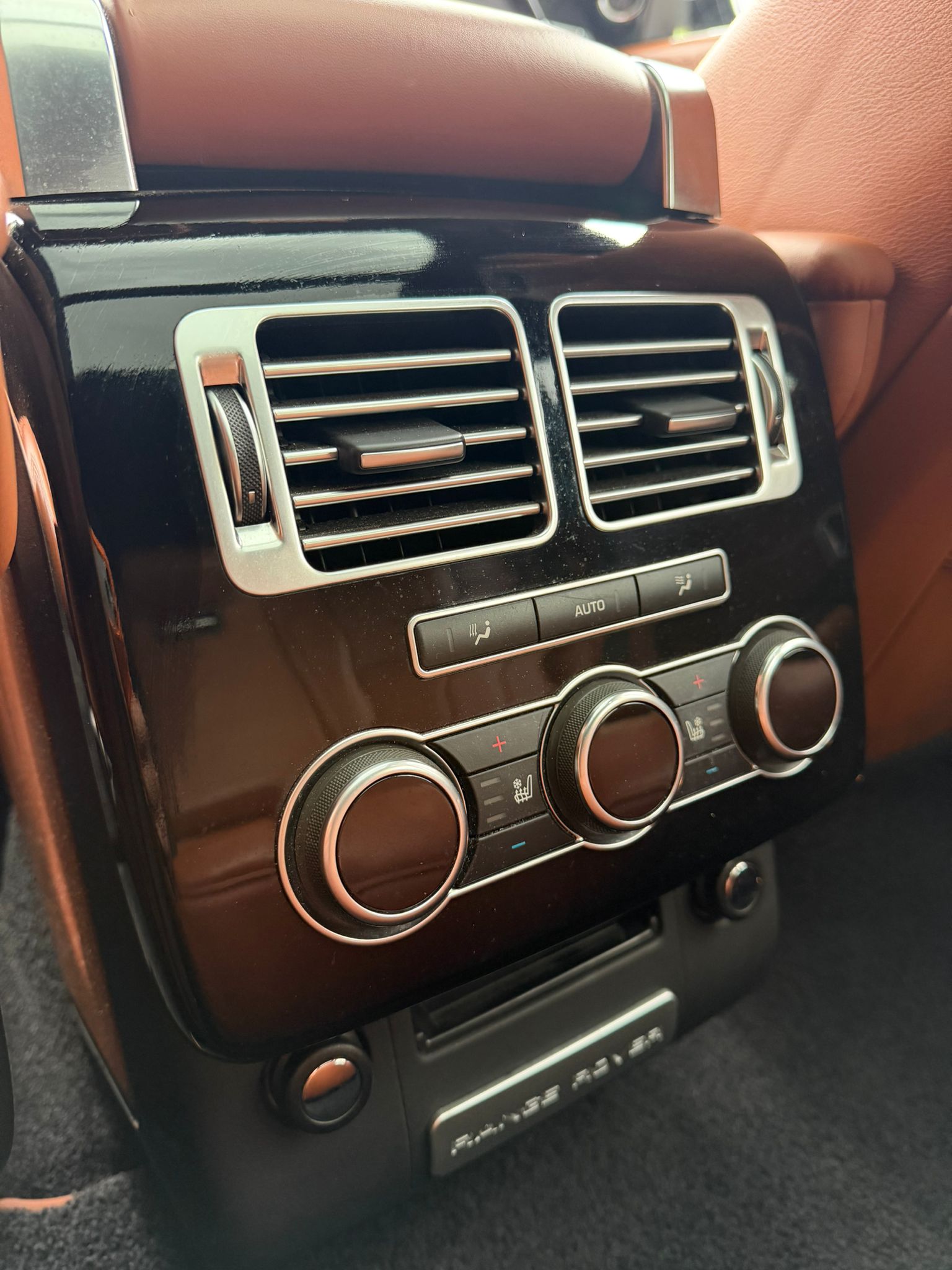 LAND ROVER Range Rover 4.4 SDV8 Autobiography Automatic-image-10