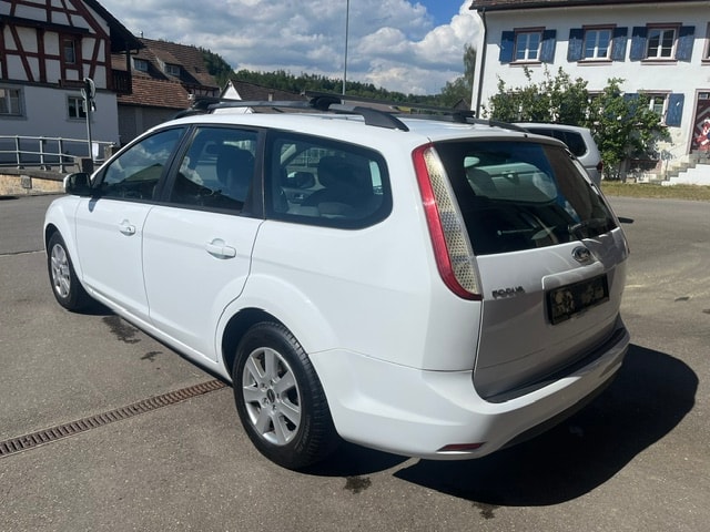 FORD Focus Kombi 1.6i 16V Carving-image-3