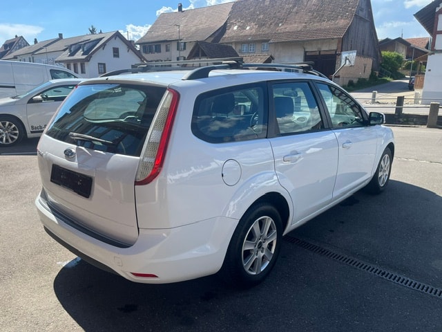 FORD Focus Kombi 1.6i 16V Carving-image-2