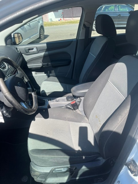 FORD Focus Kombi 1.6i 16V Carving-image-4