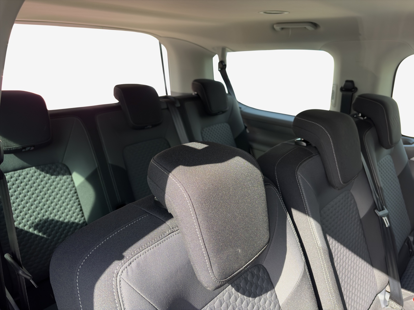 VW Caravelle BEV Life-image-13