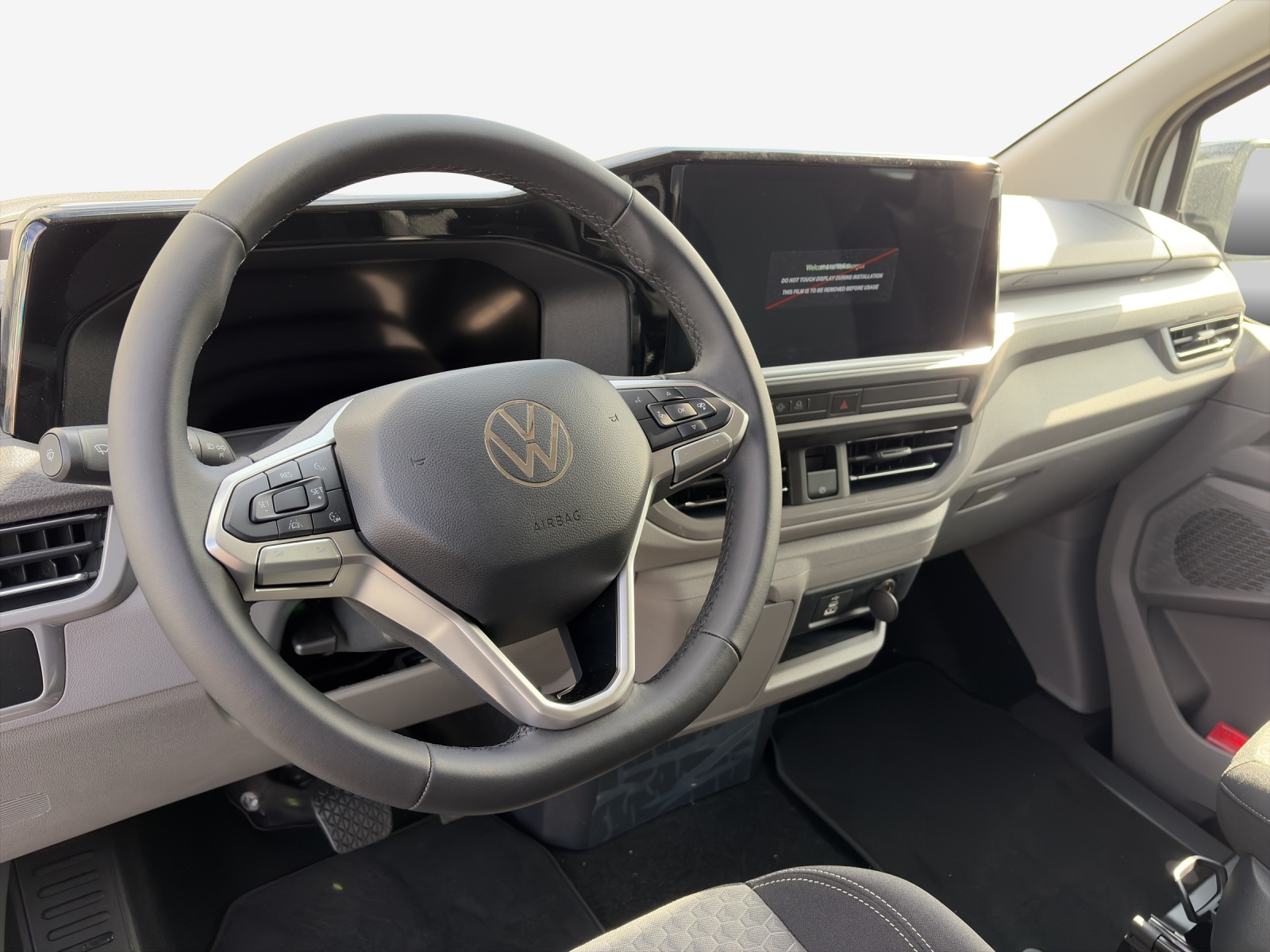 VW Caravelle BEV Life-image-10