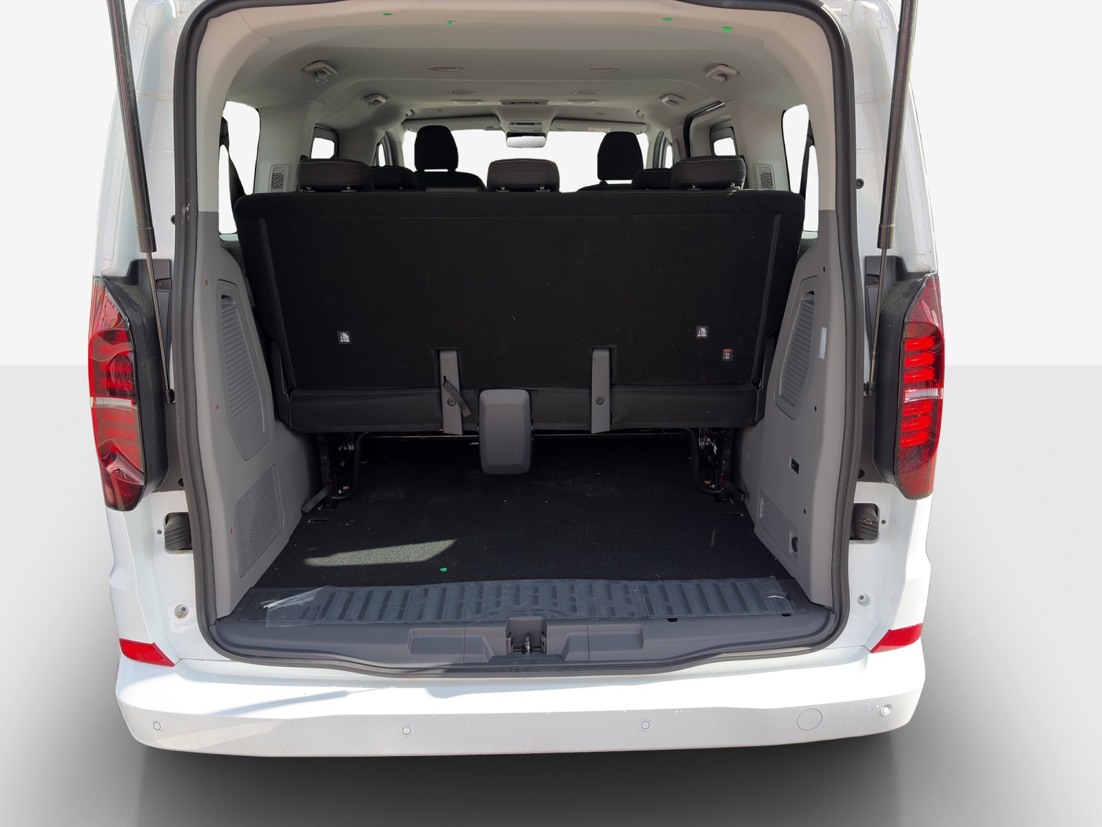 VW Caravelle BEV Life-image-12