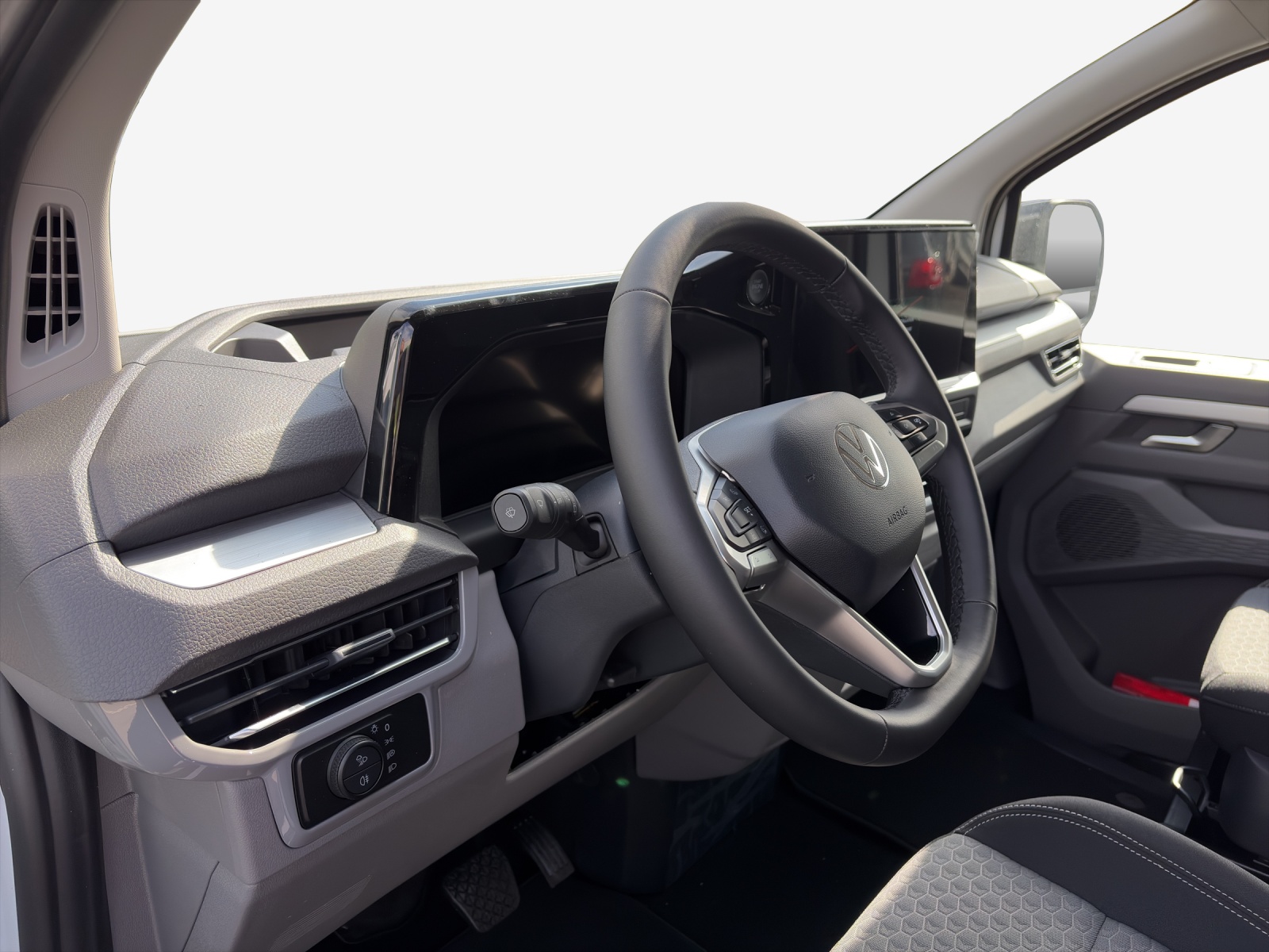 VW Caravelle BEV Life-image-8