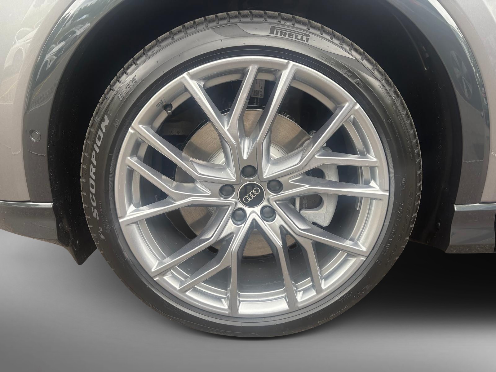 AUDI Q4 e-tron 45 Edition Swiss Ski quattro-image-3
