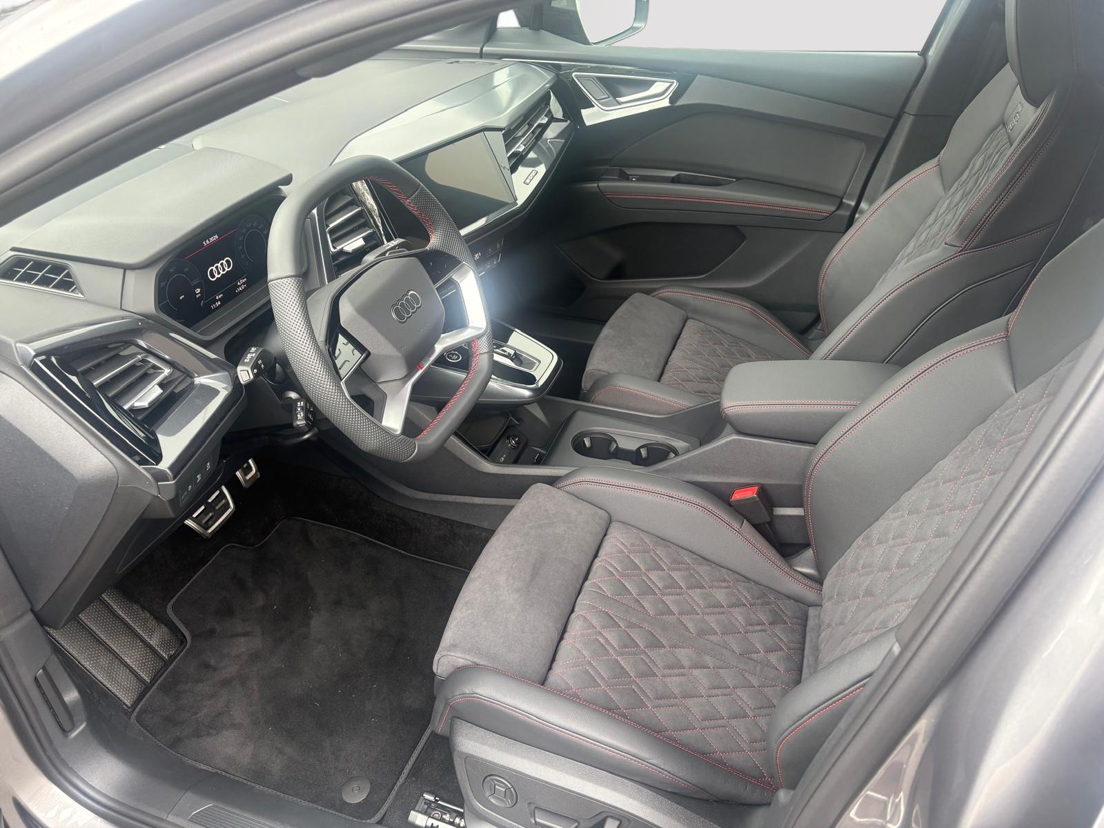AUDI Q4 e-tron 45 Edition Swiss Ski quattro-image-4