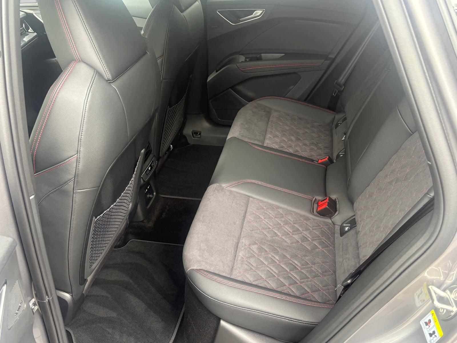 AUDI Q4 e-tron 45 Edition Swiss Ski quattro-image-6