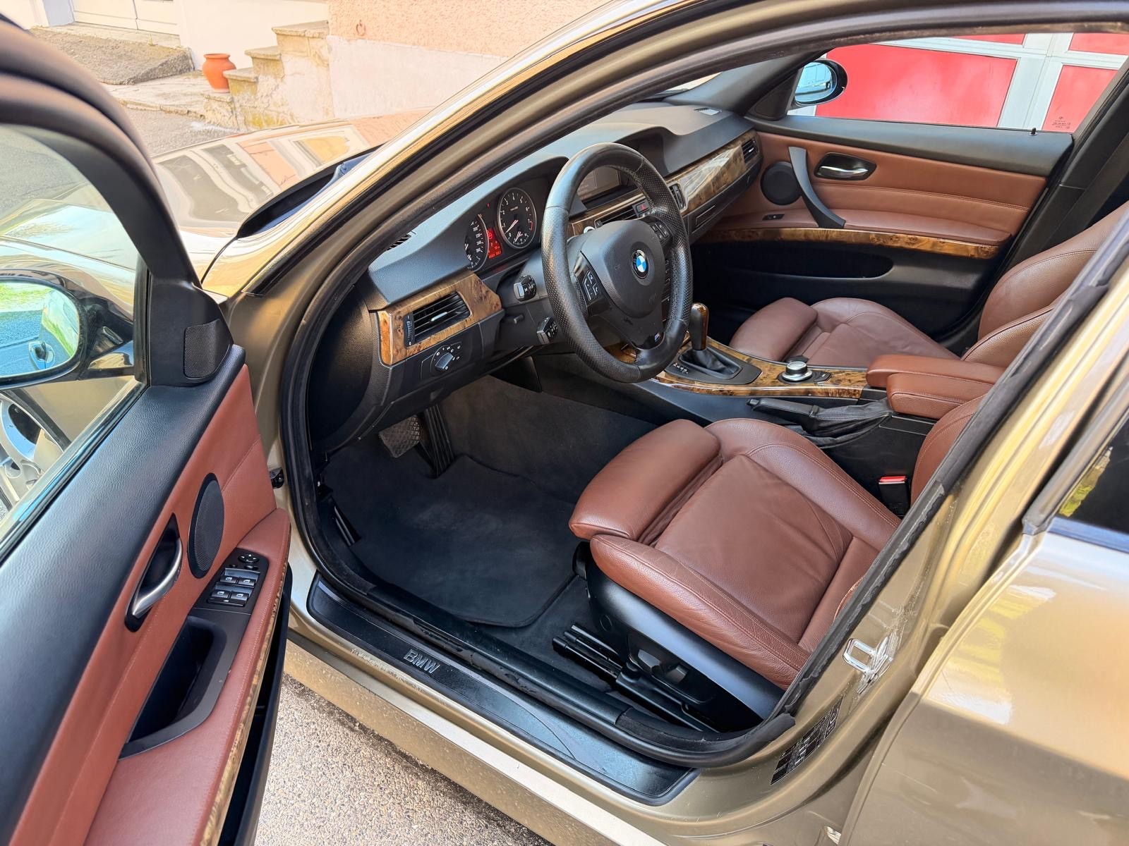 BMW 325xi Touring Automat-image-6