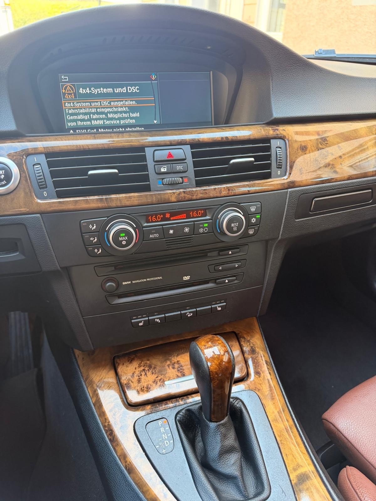 BMW 325xi Touring Automat-image-12