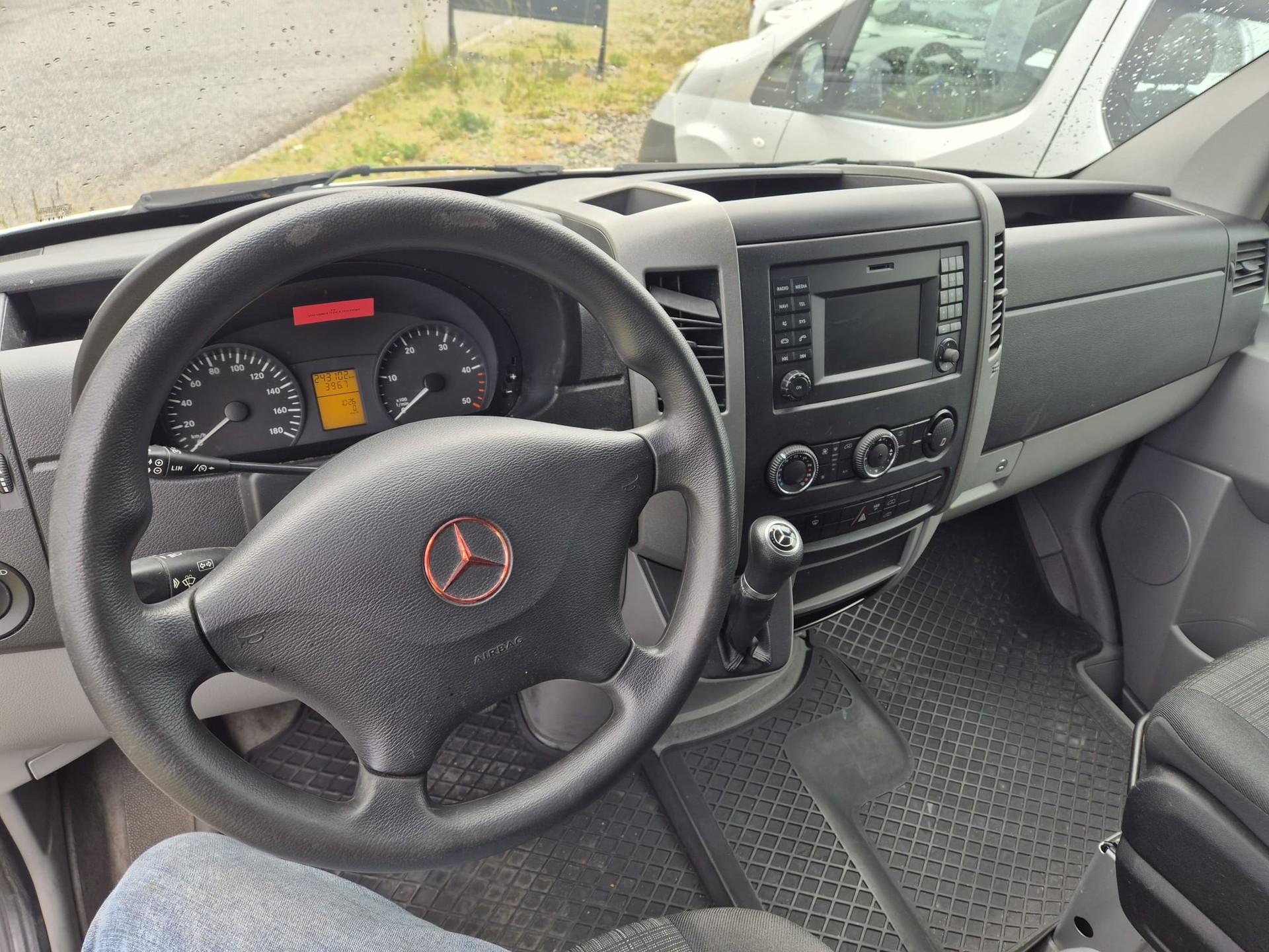 MERCEDES-BENZ Sprinter 314 CDI Kompakt 7G-Tronic-image-8