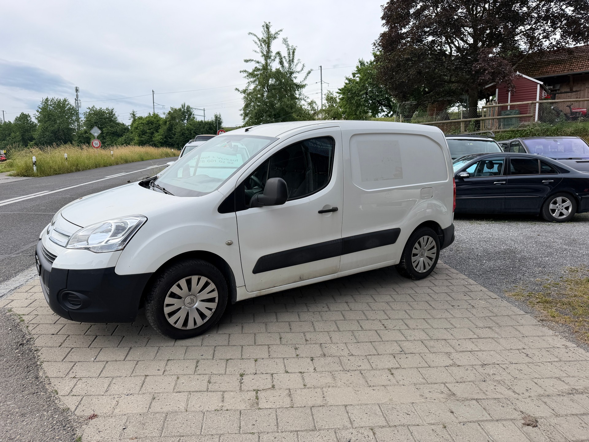 CITROEN Berlingo 1.6i 600 Komfort (Confort)-image-2
