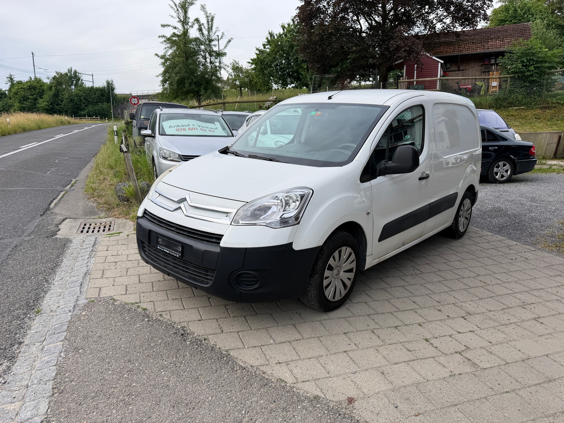 CITROEN Berlingo 1.6i 600 Komfort (Confort)-image-1