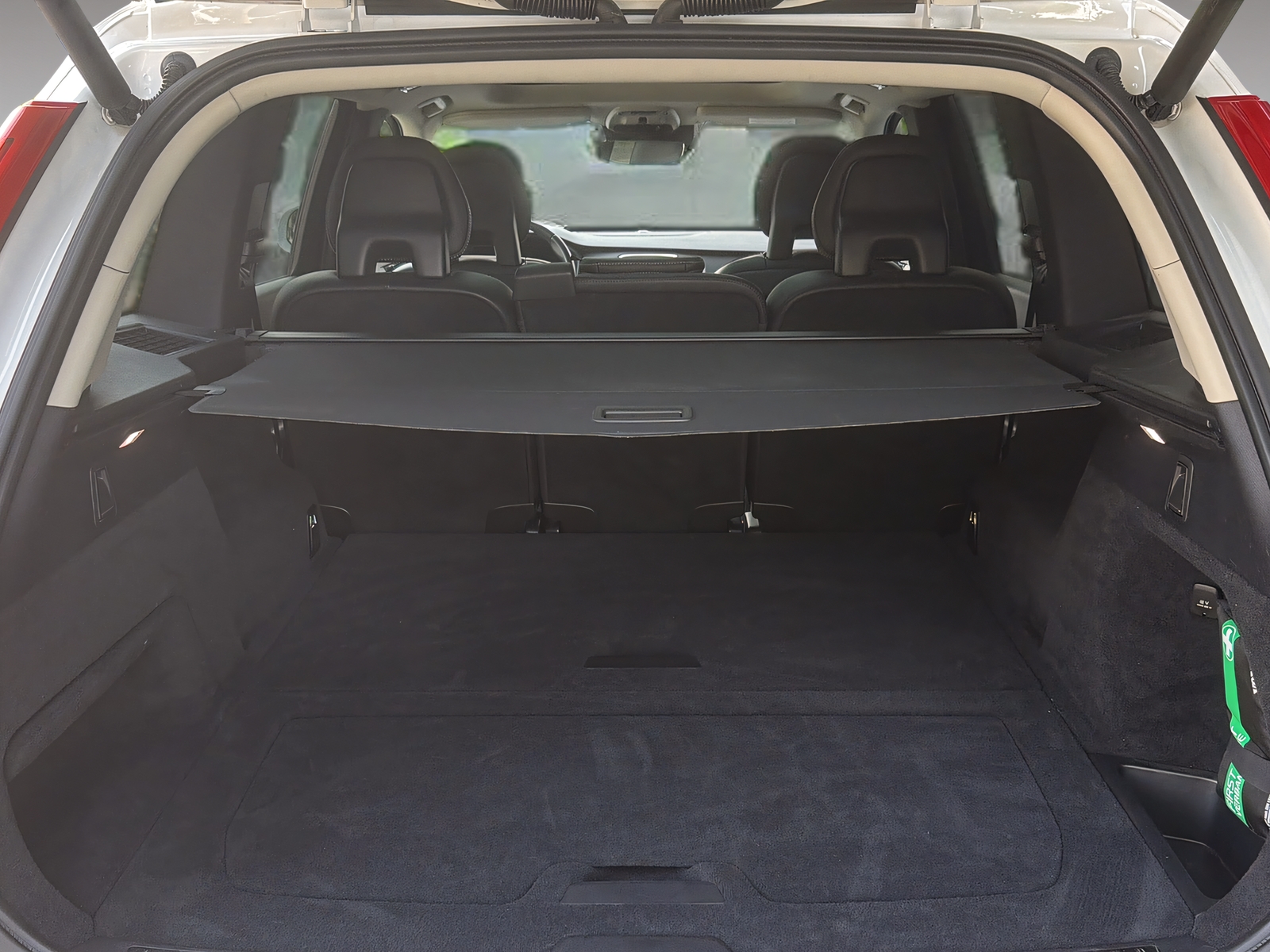 VOLVO XC90 2.0 B5 MH Momentum 5P. AWD-image-18
