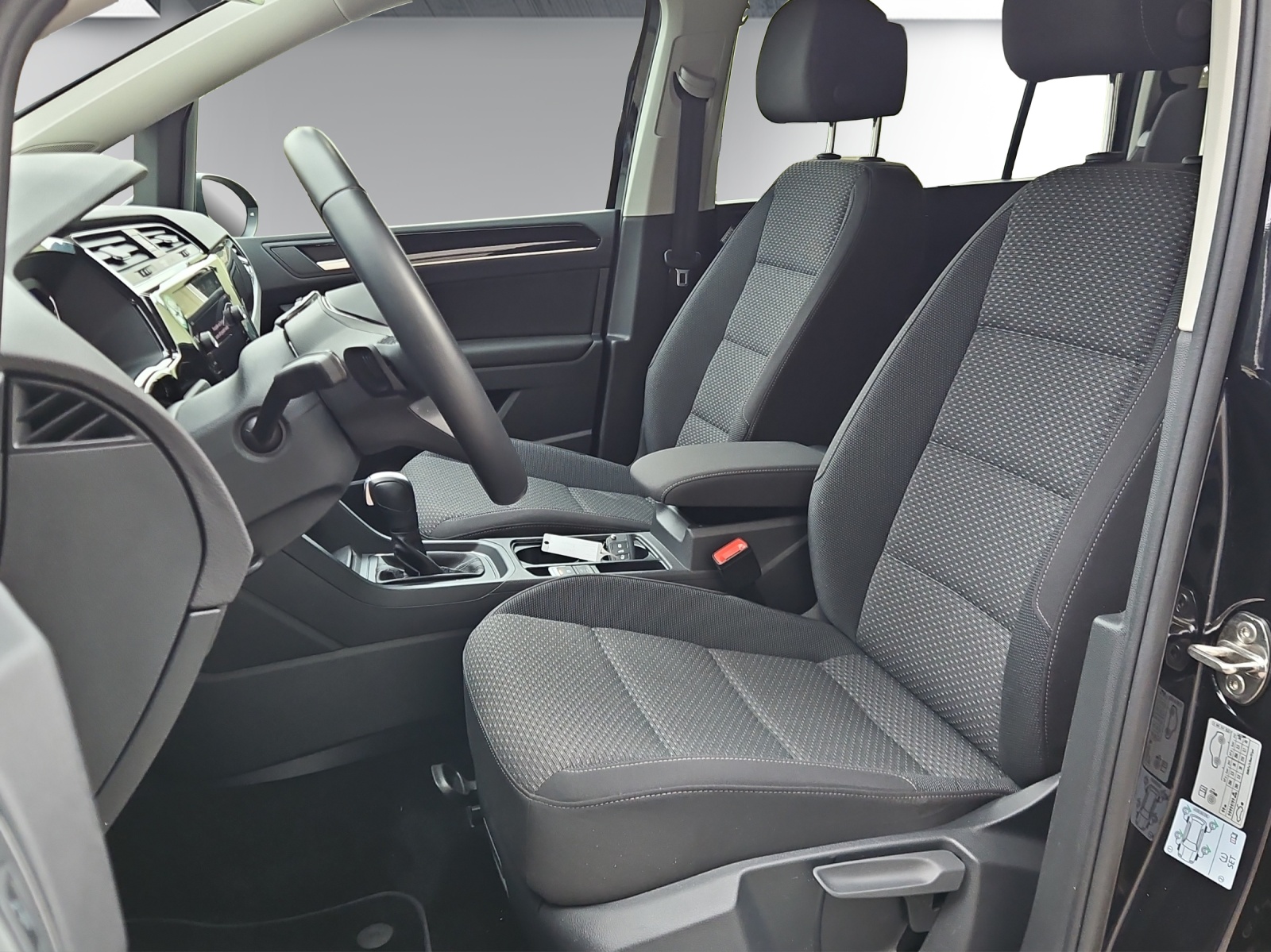 VW VW Touran United High 1.5 TSI-image-9