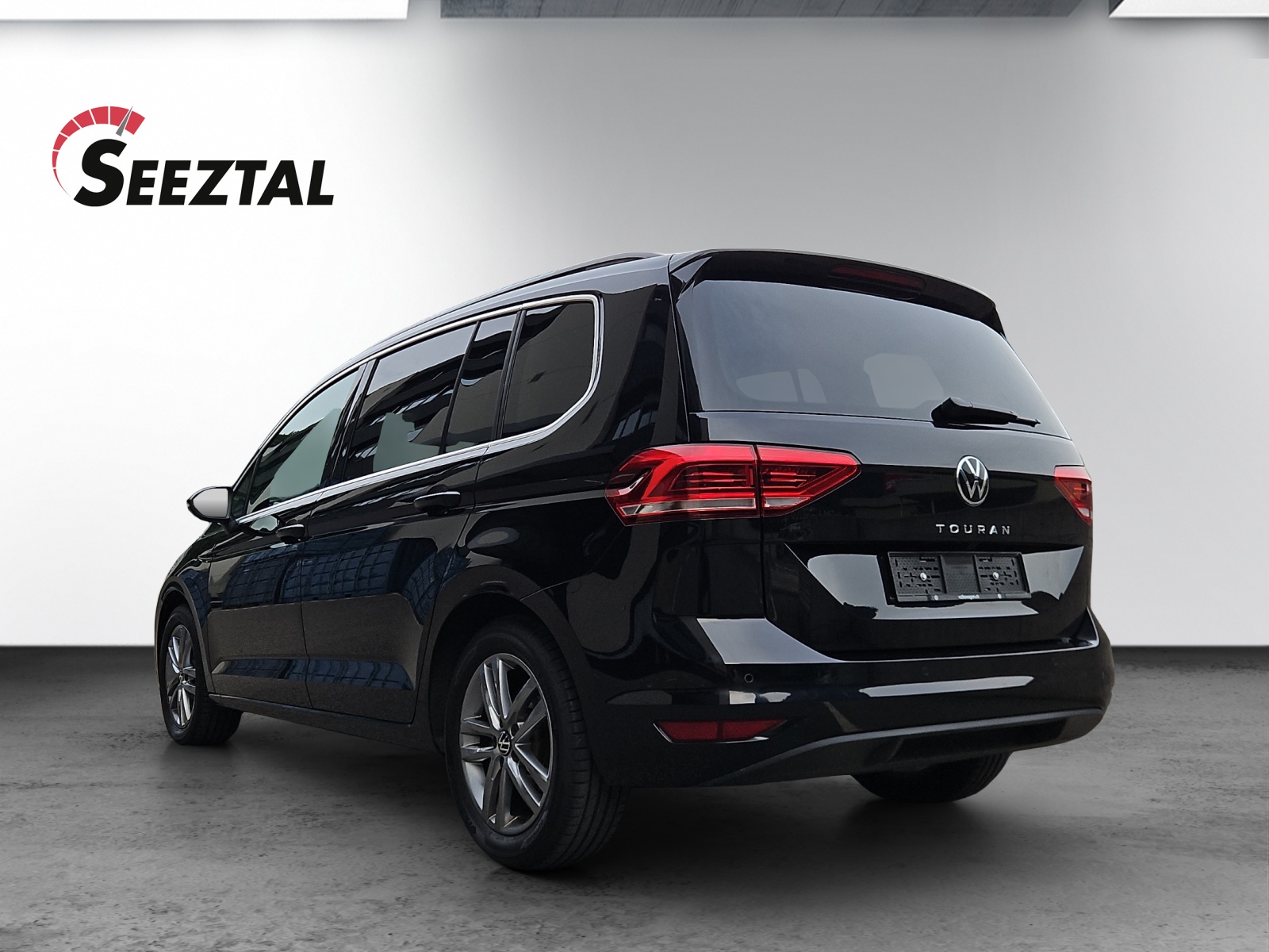 VW VW Touran United High 1.5 TSI-image-3