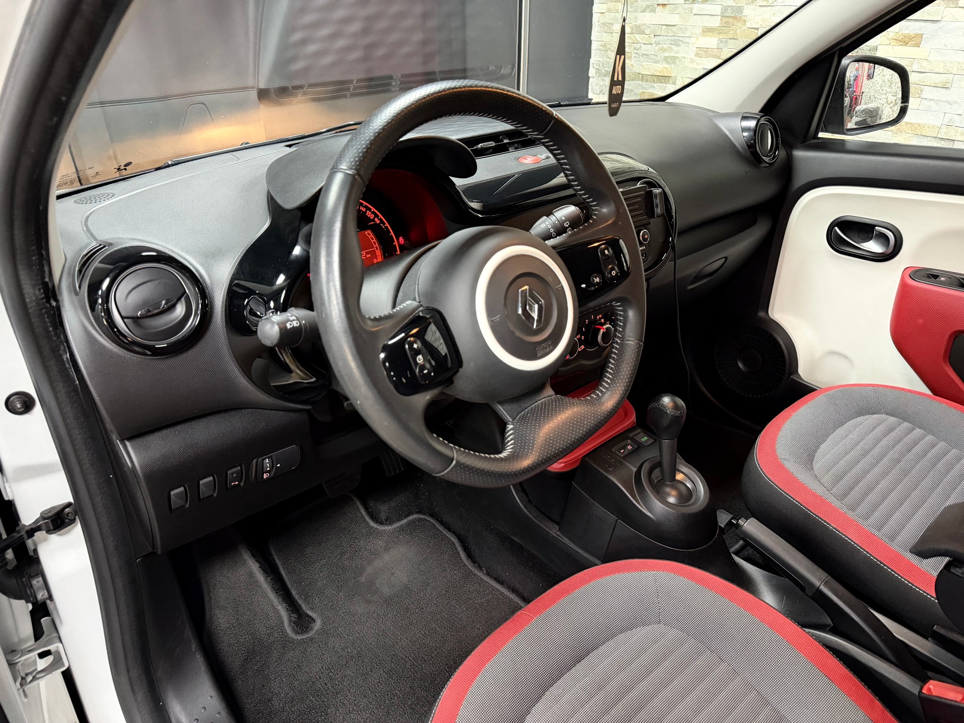 RENAULT Twingo 0.9 Swiss Edition EDC-image-8