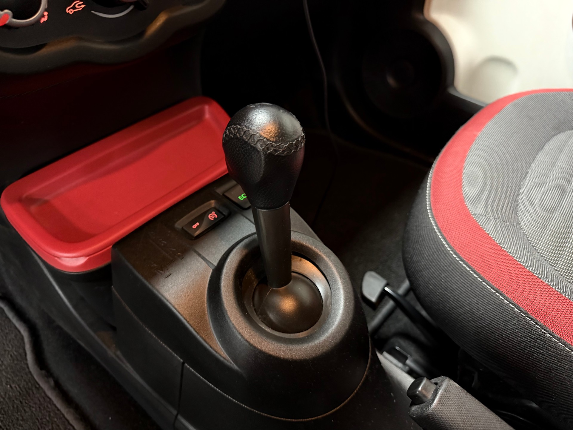 RENAULT Twingo 0.9 Swiss Edition EDC-image-10