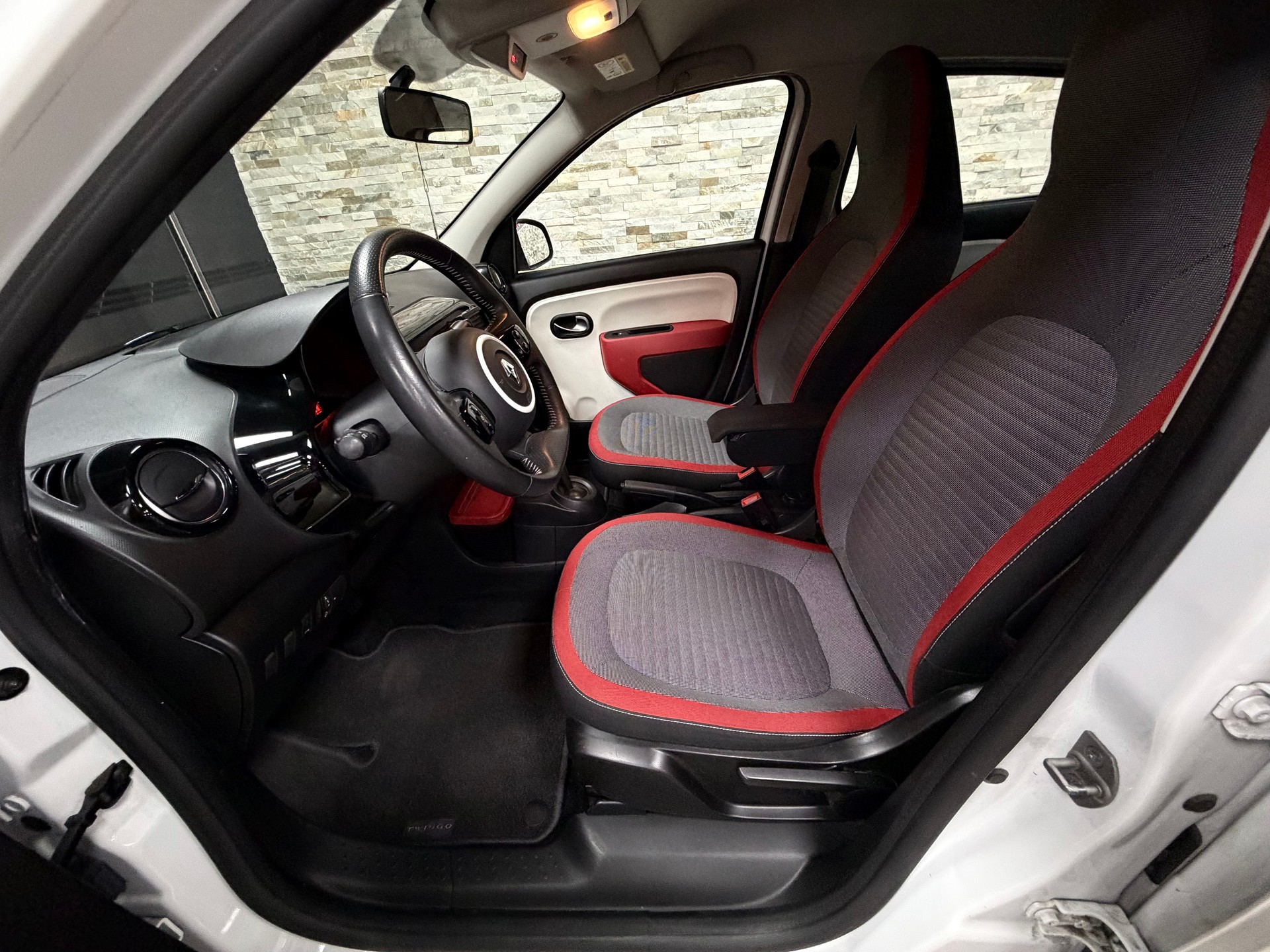 RENAULT Twingo 0.9 Swiss Edition EDC-image-7