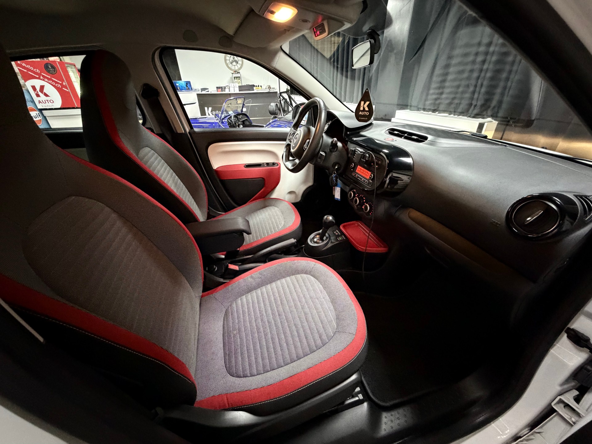 RENAULT Twingo 0.9 Swiss Edition EDC-image-13