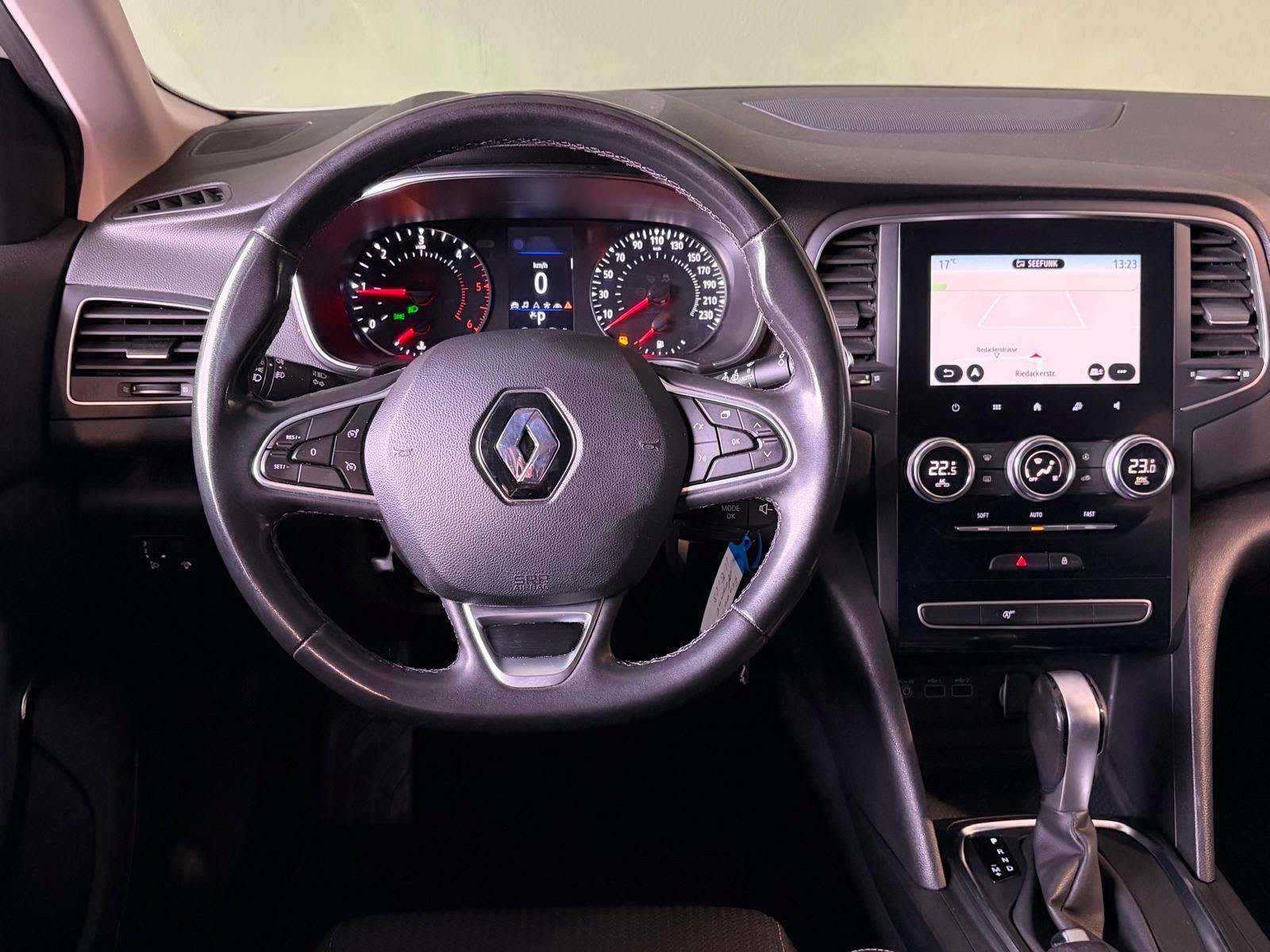 RENAULT Mégane Grandtour 1.5 dCi Business EDC *CH-Fahrzeug*Ab Service*Ab MFK*17Zoll-Alu*-image-12
