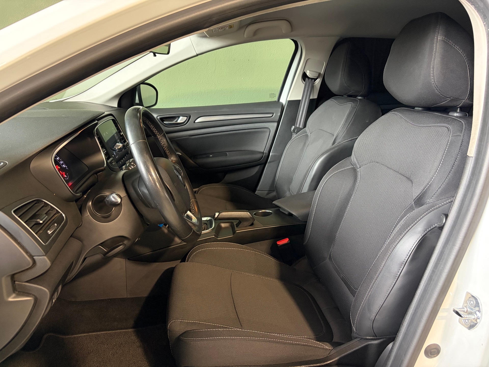 RENAULT Mégane Grandtour 1.5 dCi Business EDC *CH-Fahrzeug*Ab Service*Ab MFK*17Zoll-Alu*-image-10