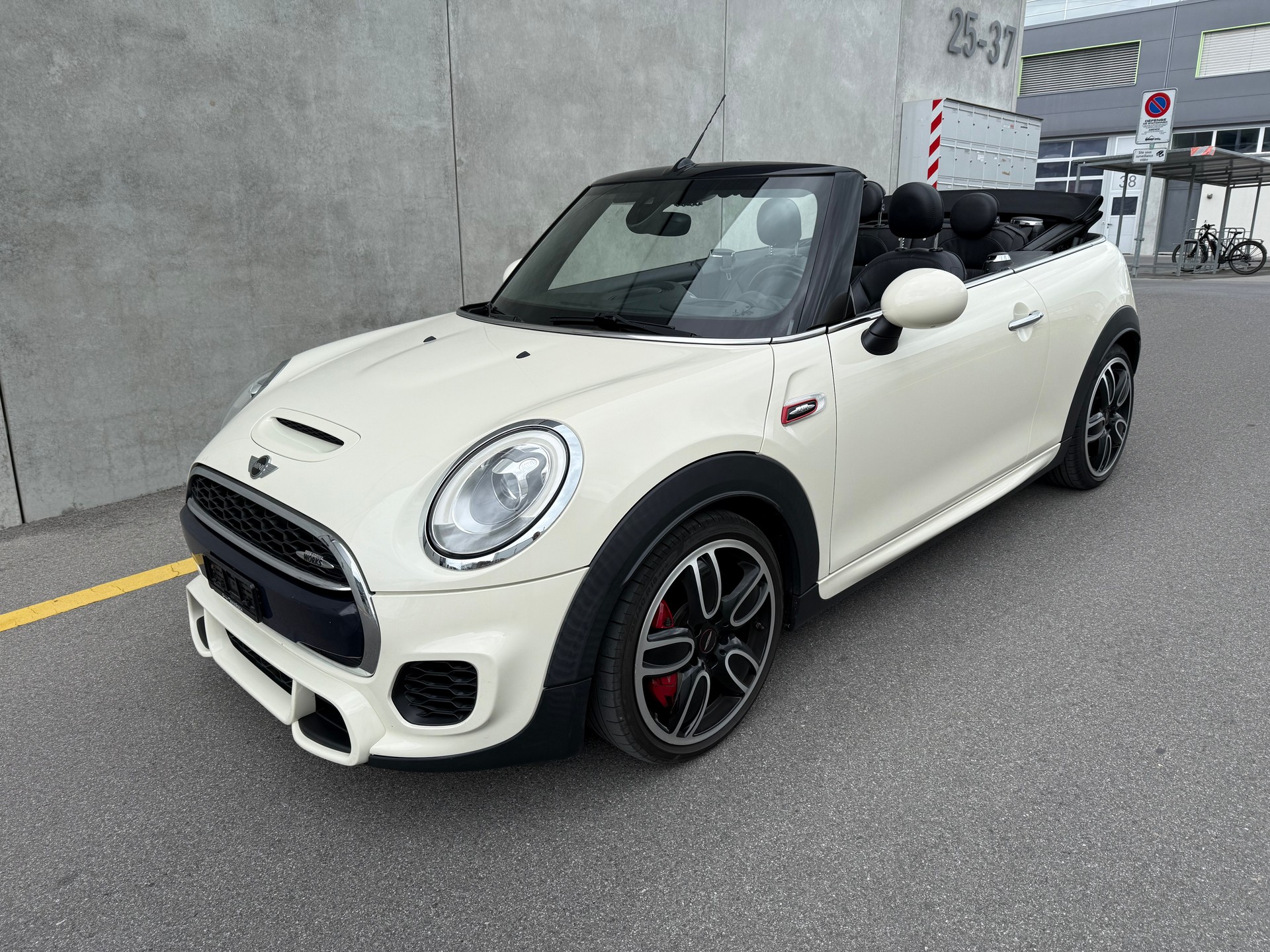 MINI Cooper John Cooper Works Cabriolet Steptronic(M)-image-0