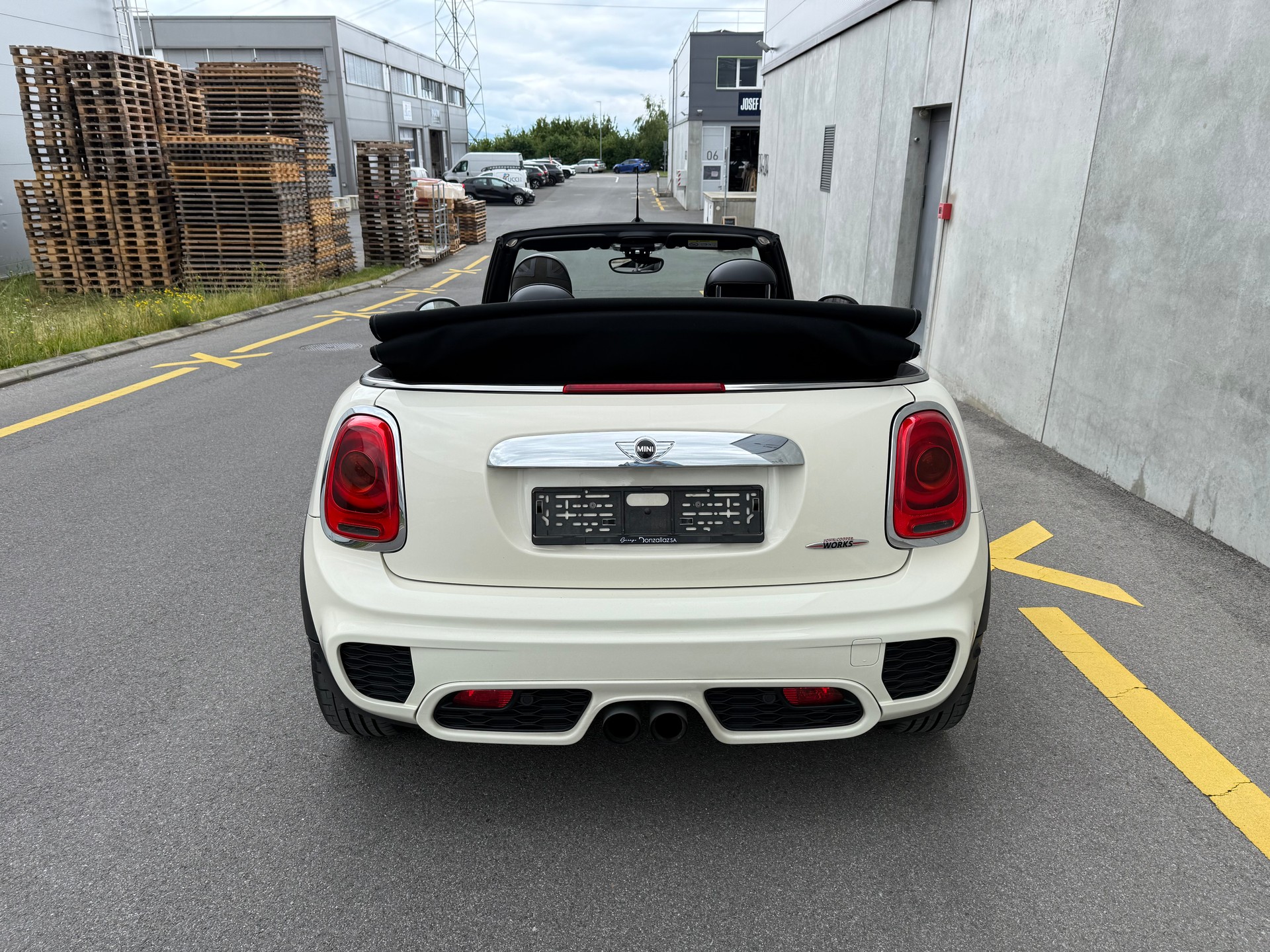 MINI Cooper John Cooper Works Cabriolet Steptronic(M)-image-4