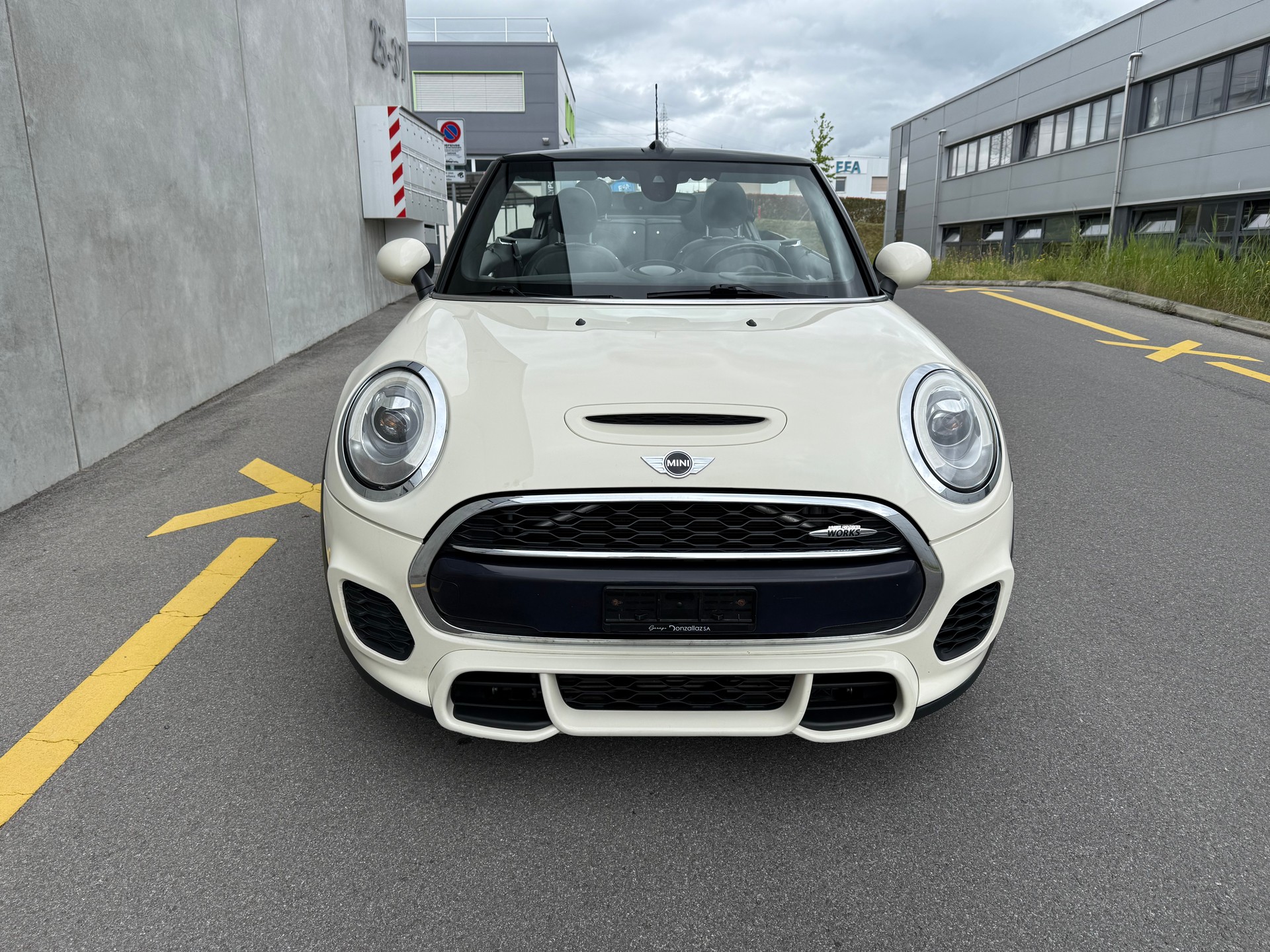 MINI Cooper John Cooper Works Cabriolet Steptronic(M)-image-1