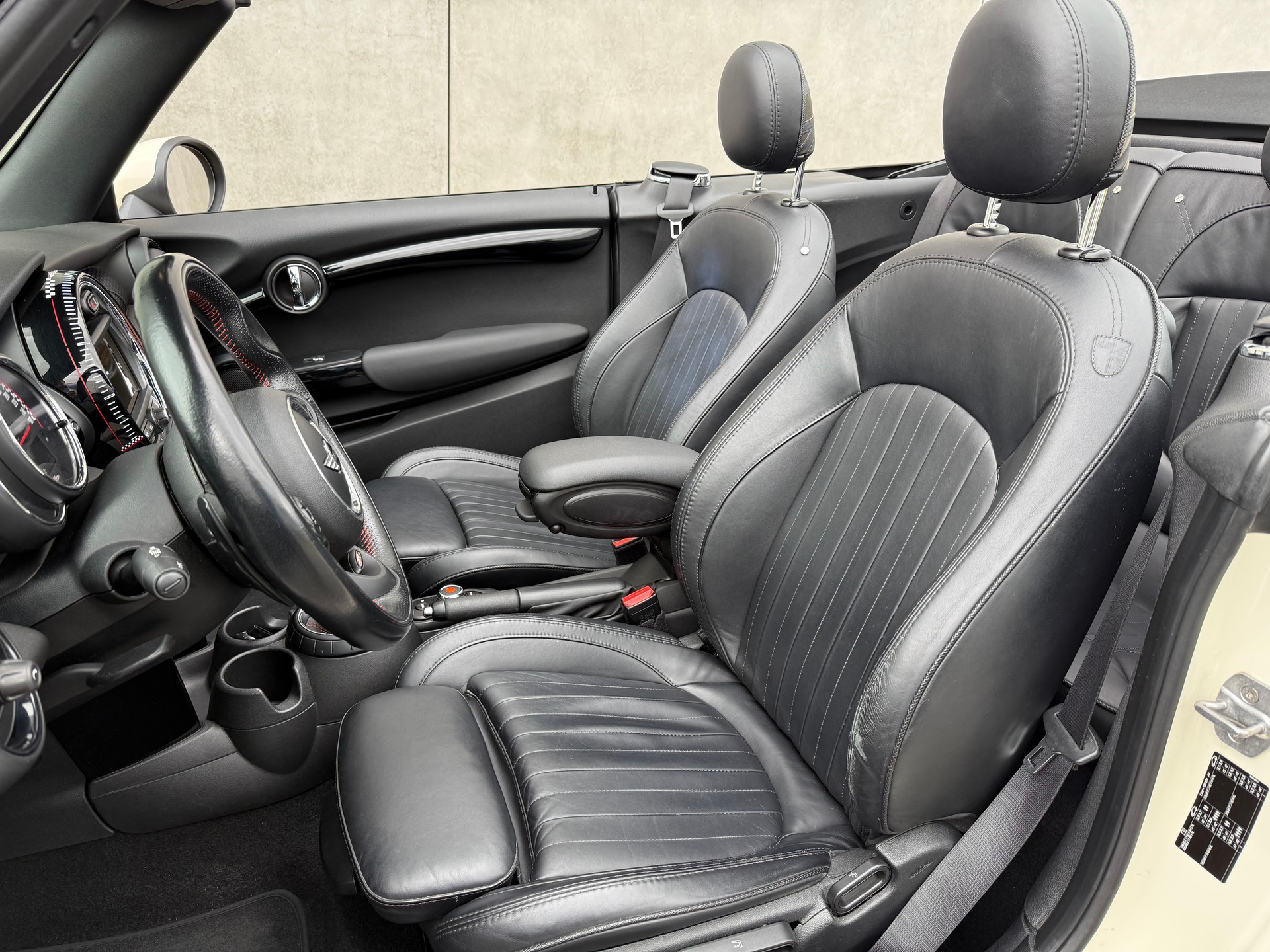 MINI Cooper John Cooper Works Cabriolet Steptronic(M)-image-7
