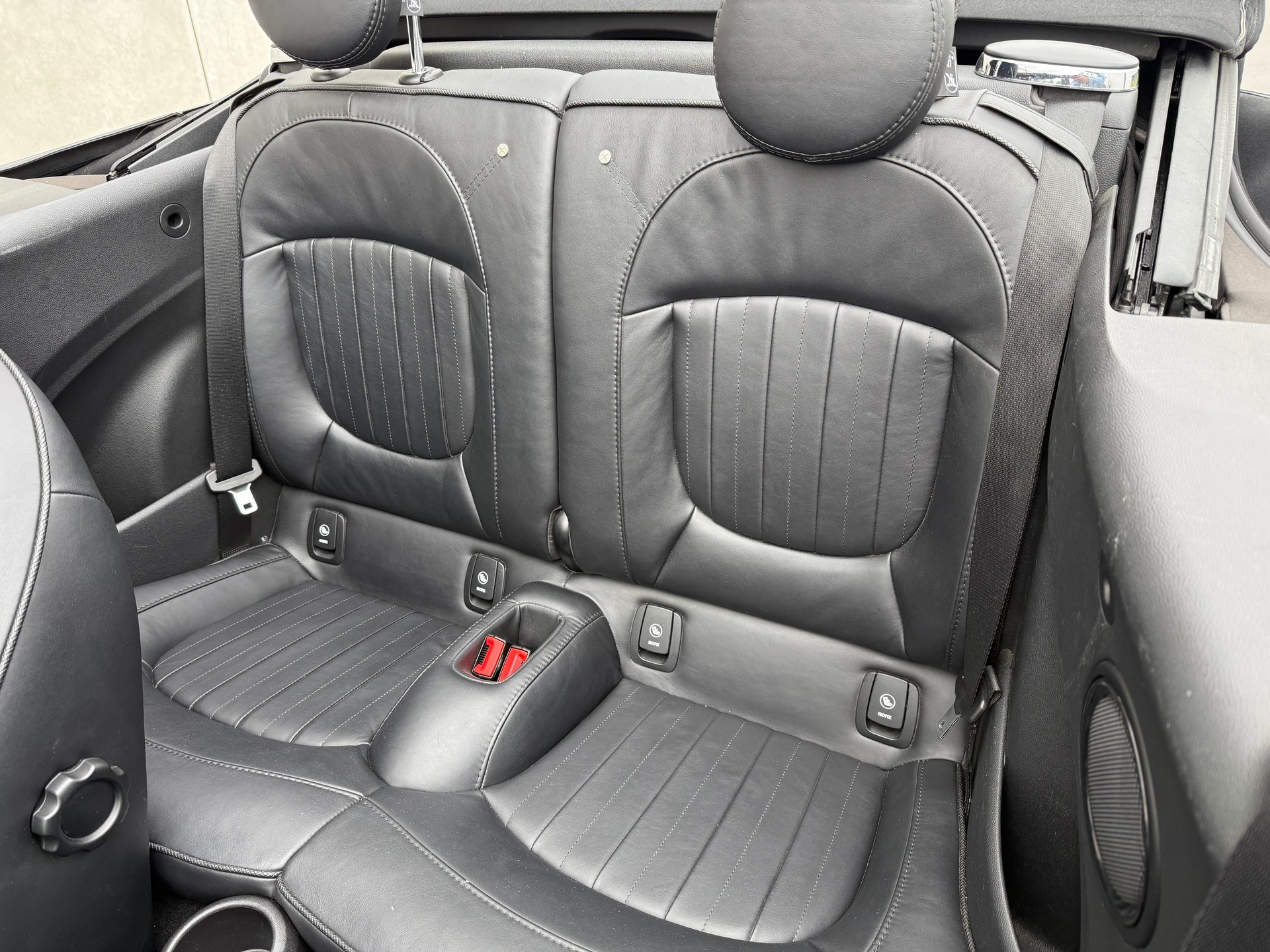 MINI Cooper John Cooper Works Cabriolet Steptronic(M)-image-8
