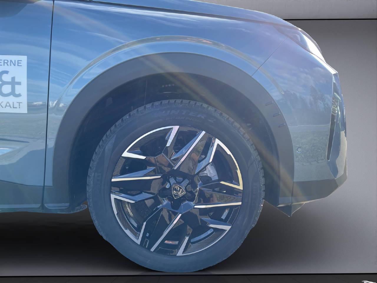 PEUGEOT 3008 1.2 Hybrid Allure-image-11