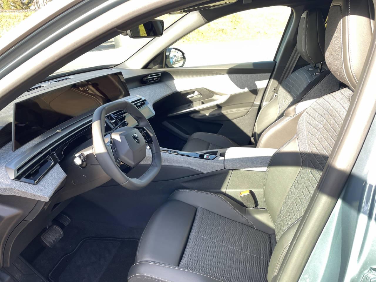 PEUGEOT 3008 1.2 Hybrid Allure-image-4