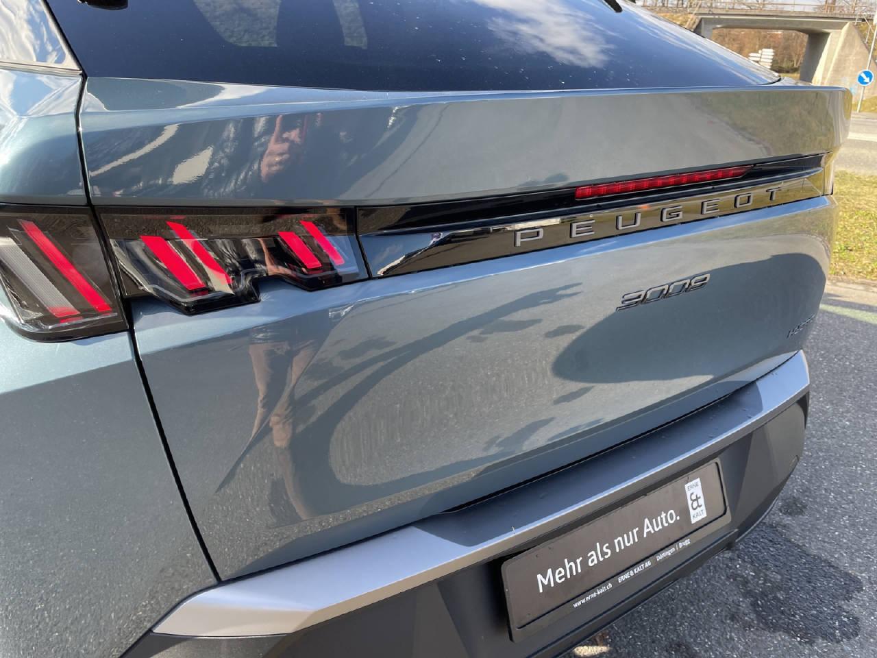 PEUGEOT 3008 1.2 Hybrid Allure-image-13