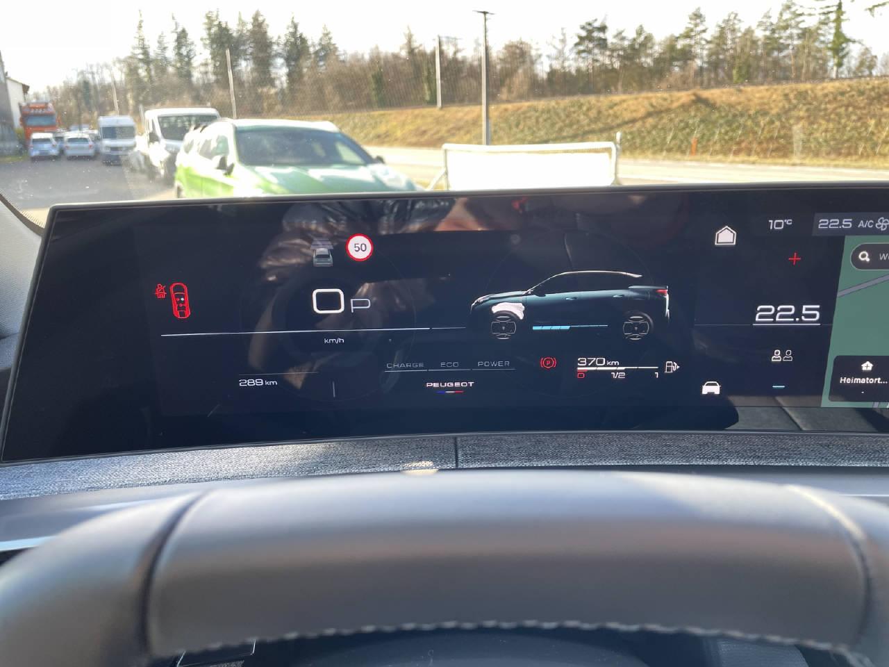 PEUGEOT 3008 1.2 Hybrid Allure-image-5