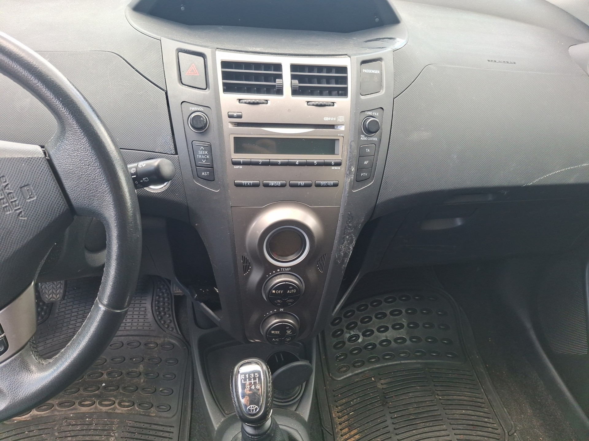TOYOTA Yaris 1.33 Linea Sol-image-8