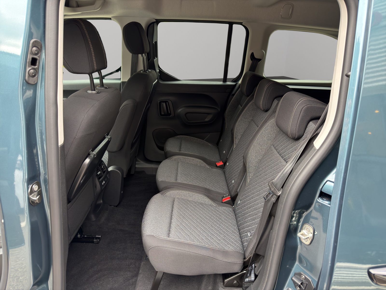 PEUGEOT Rifter Long 1.5 BlueHDi 130 Family Ed.-image-4