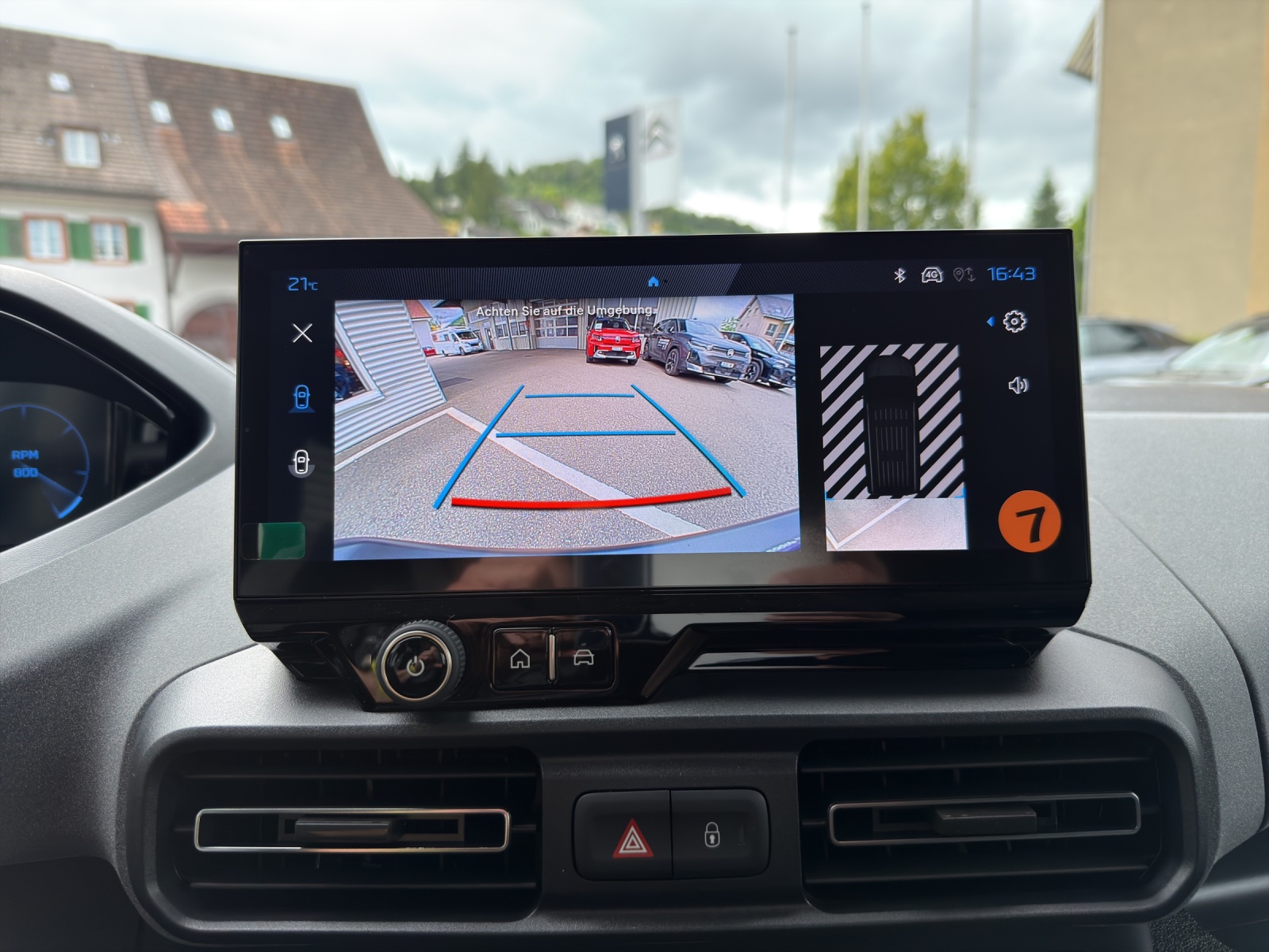PEUGEOT Rifter Long 1.5 BlueHDi 130 Family Ed.-image-9