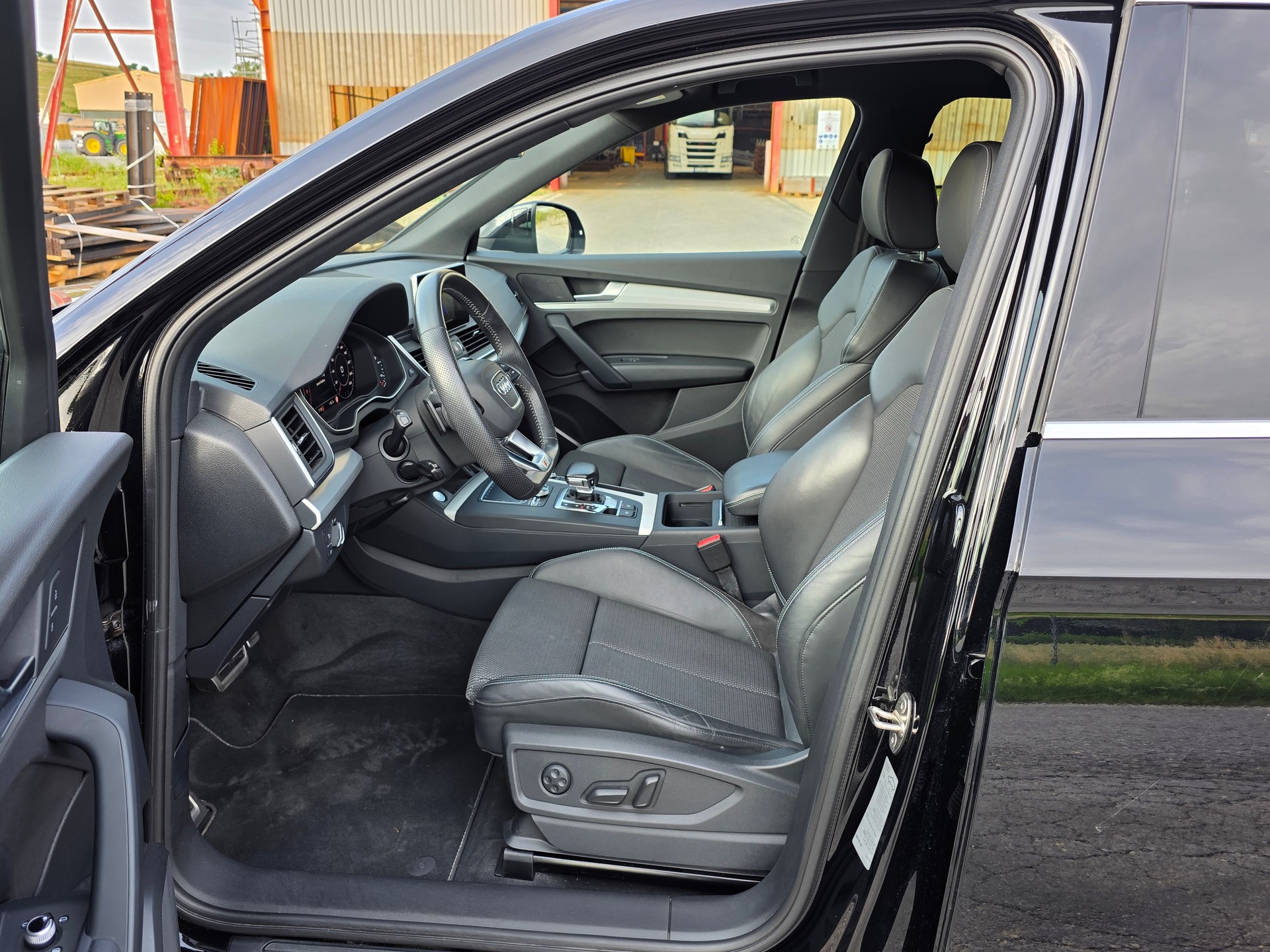 AUDI Q5 2.0 TFSI sport quattro S-tronic / Neu ab Mfk.-image-7
