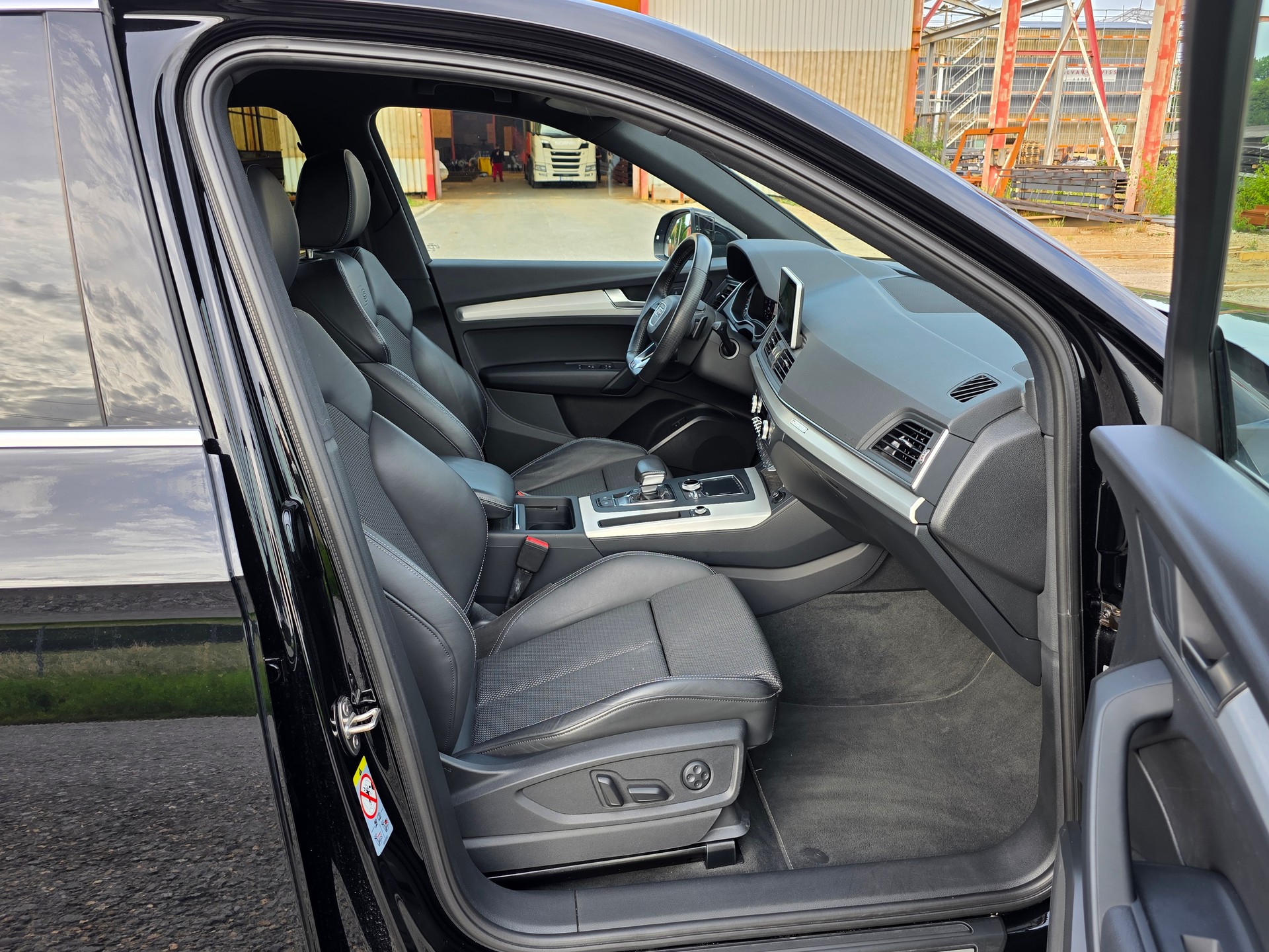 AUDI Q5 2.0 TFSI sport quattro S-tronic / Neu ab Mfk.-image-8